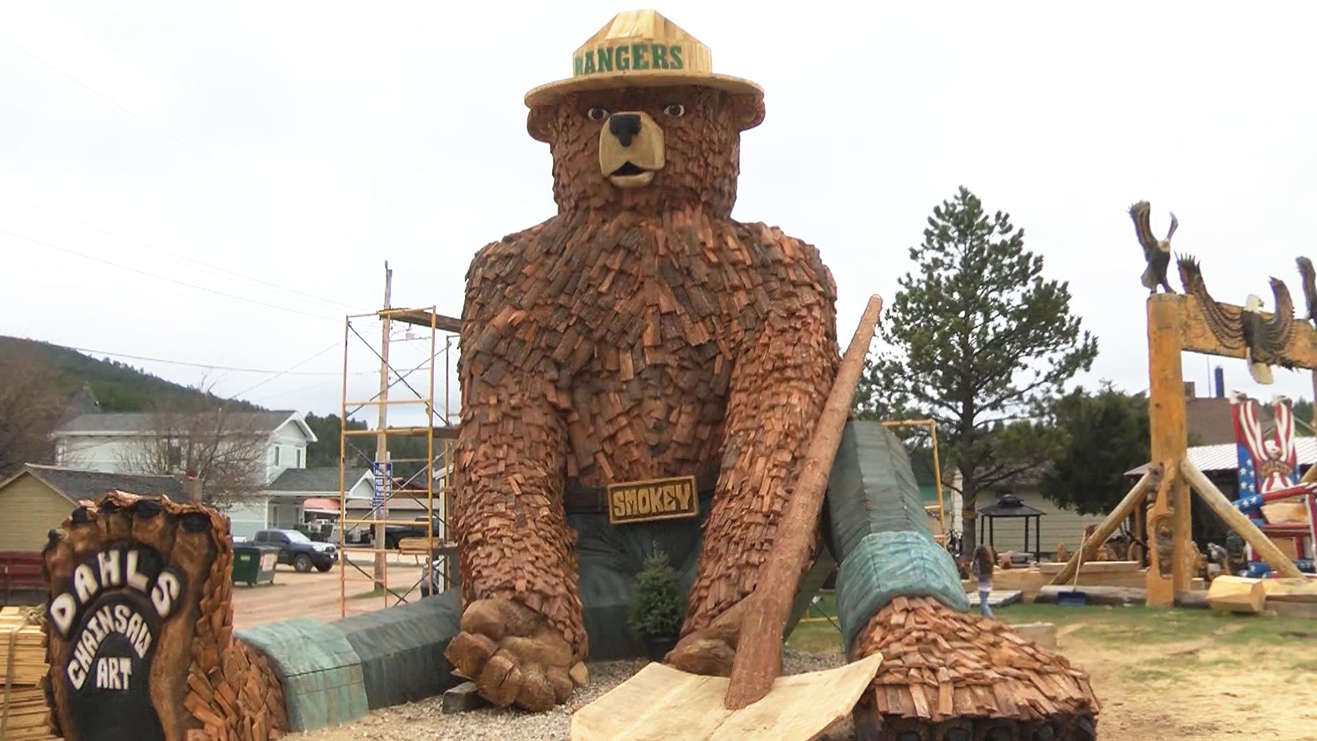 1920x1080 Hill City introduces the world's largest carving of Smokey Bear
