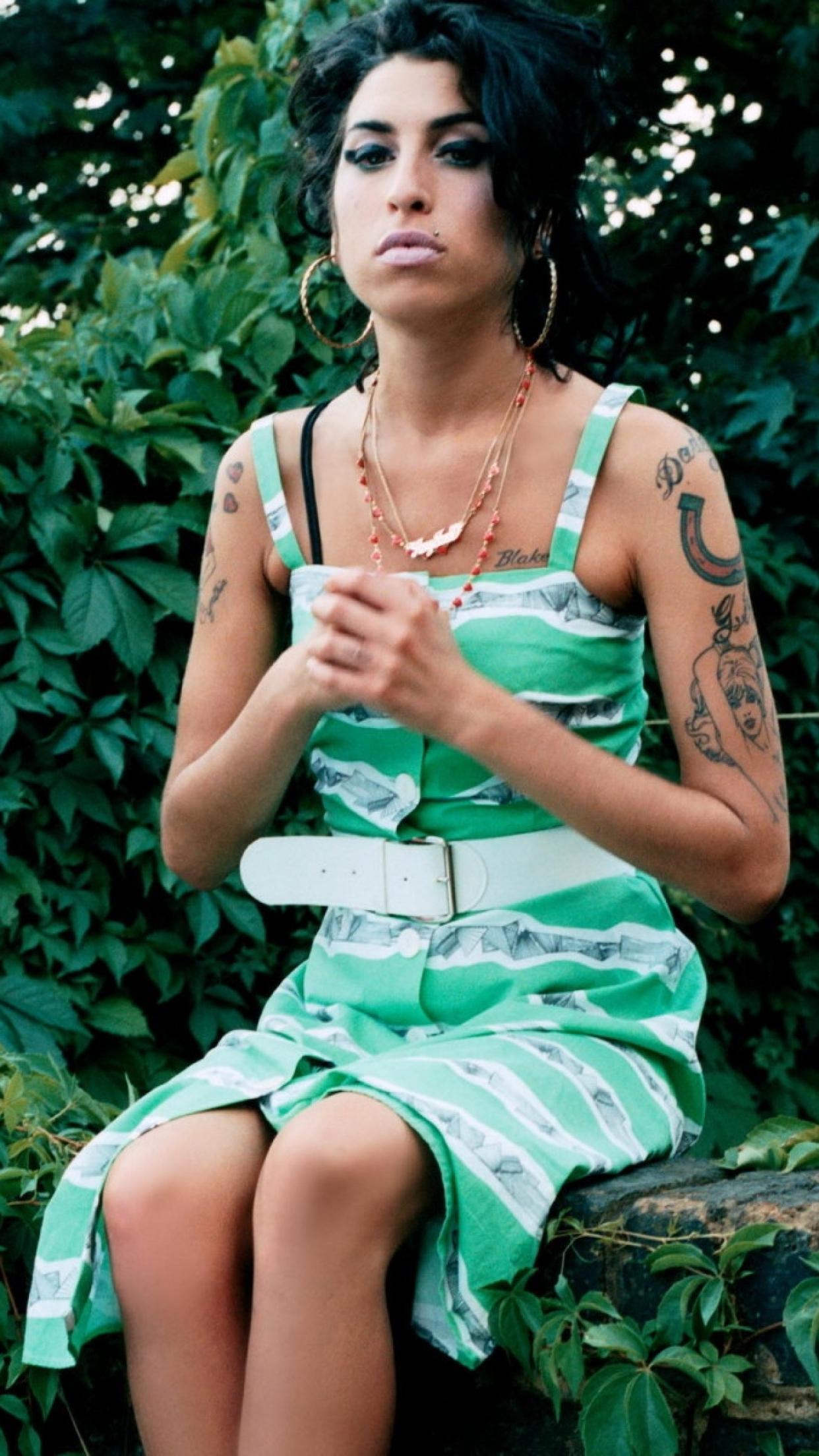 1242x2208 amy winehouse, girl, tattoo