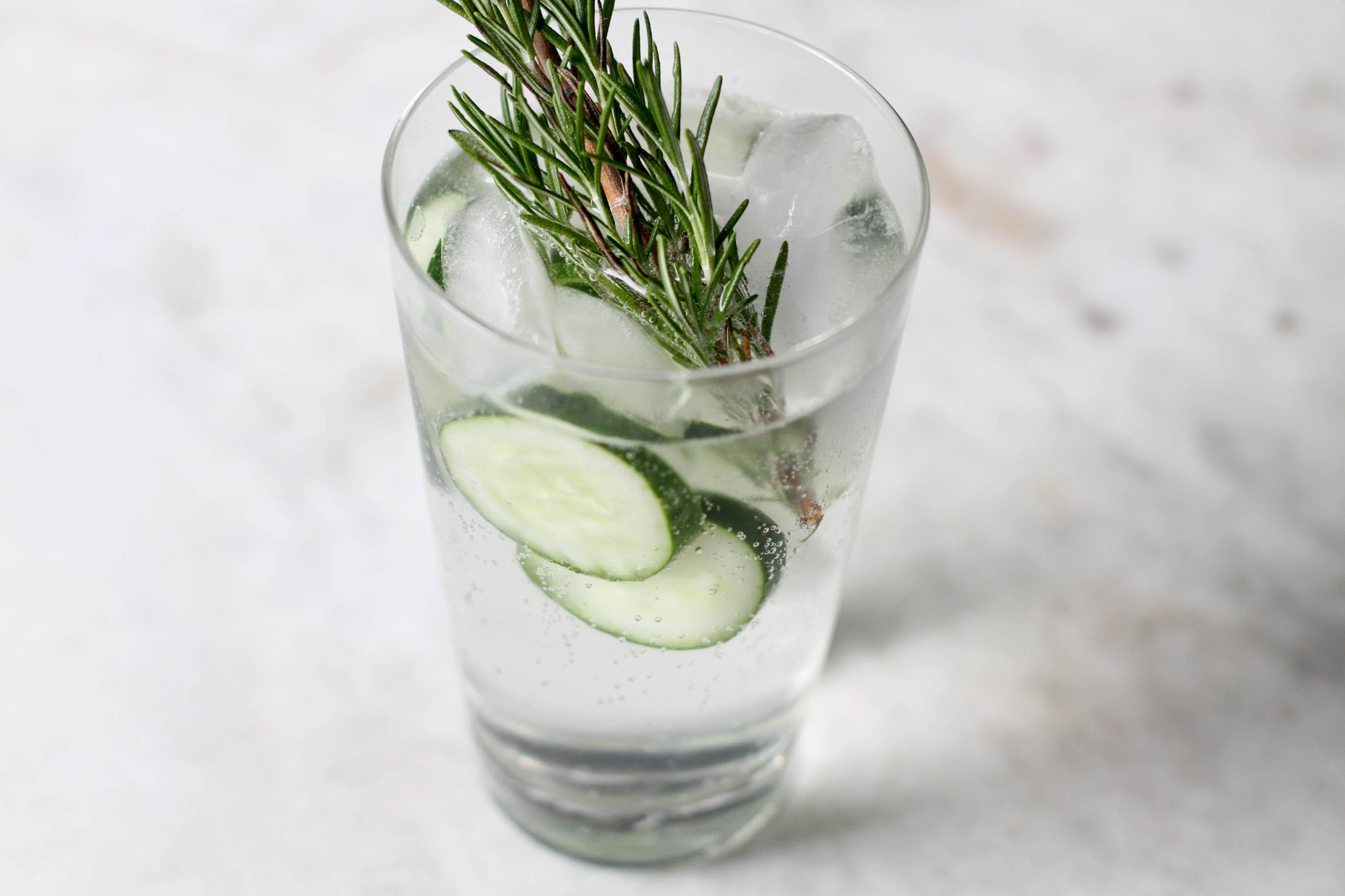 2738x1825 Gin and Tonic Wallpaper Image Photo Picture Background