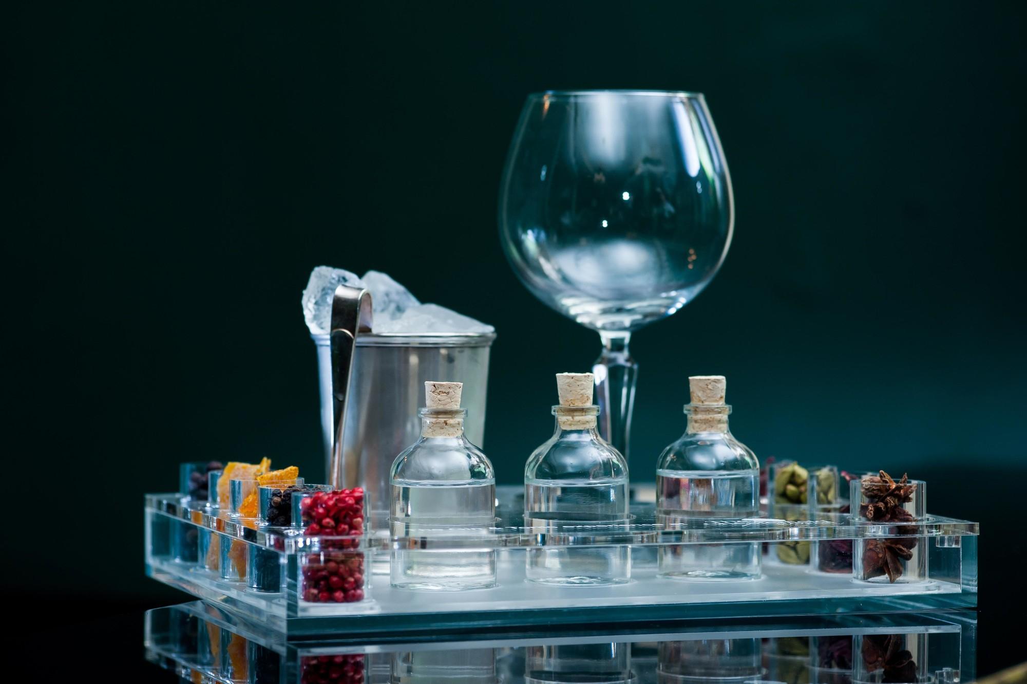 2000x1331 Gin And Tonic High Quality Wallpaper