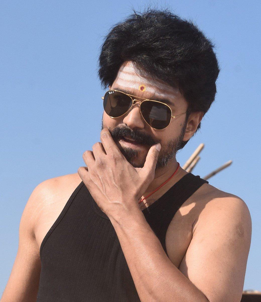 1039x1200 Vijay Fans Mania Vetrimaaran!