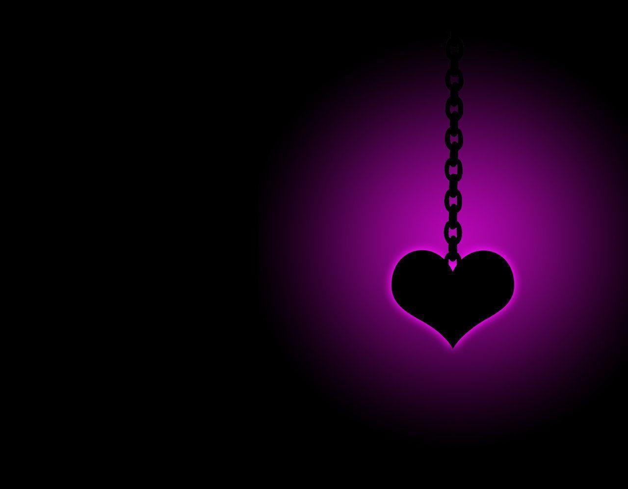This love this heart. Фиолетовый фон с сердечками. Сердце фиолетовое. Фиолетовое сердечко на черном фоне. Сердце на темном фоне.