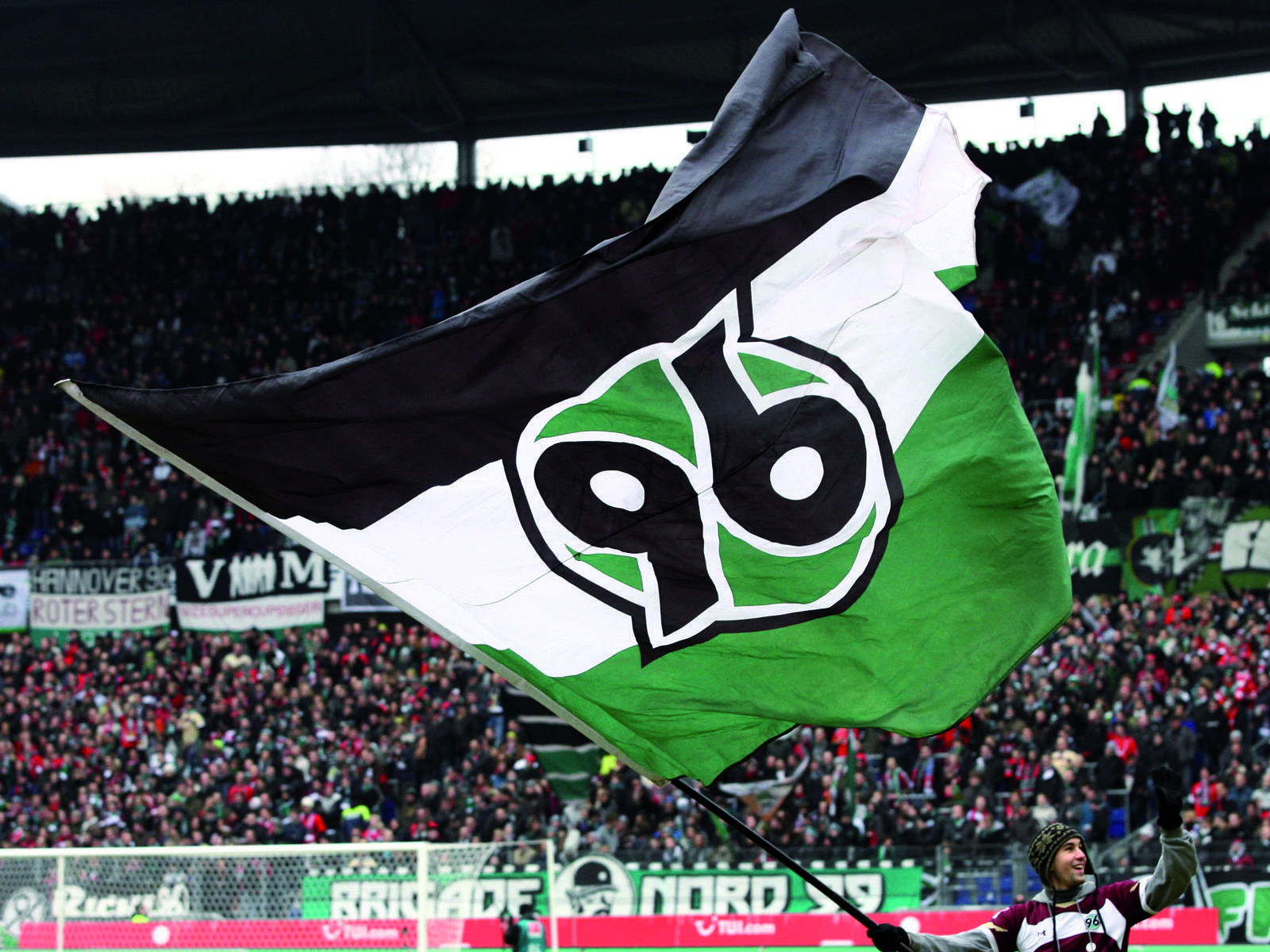 1600x1200 Best Hannover 96 ideas. hannover german football league, green bank