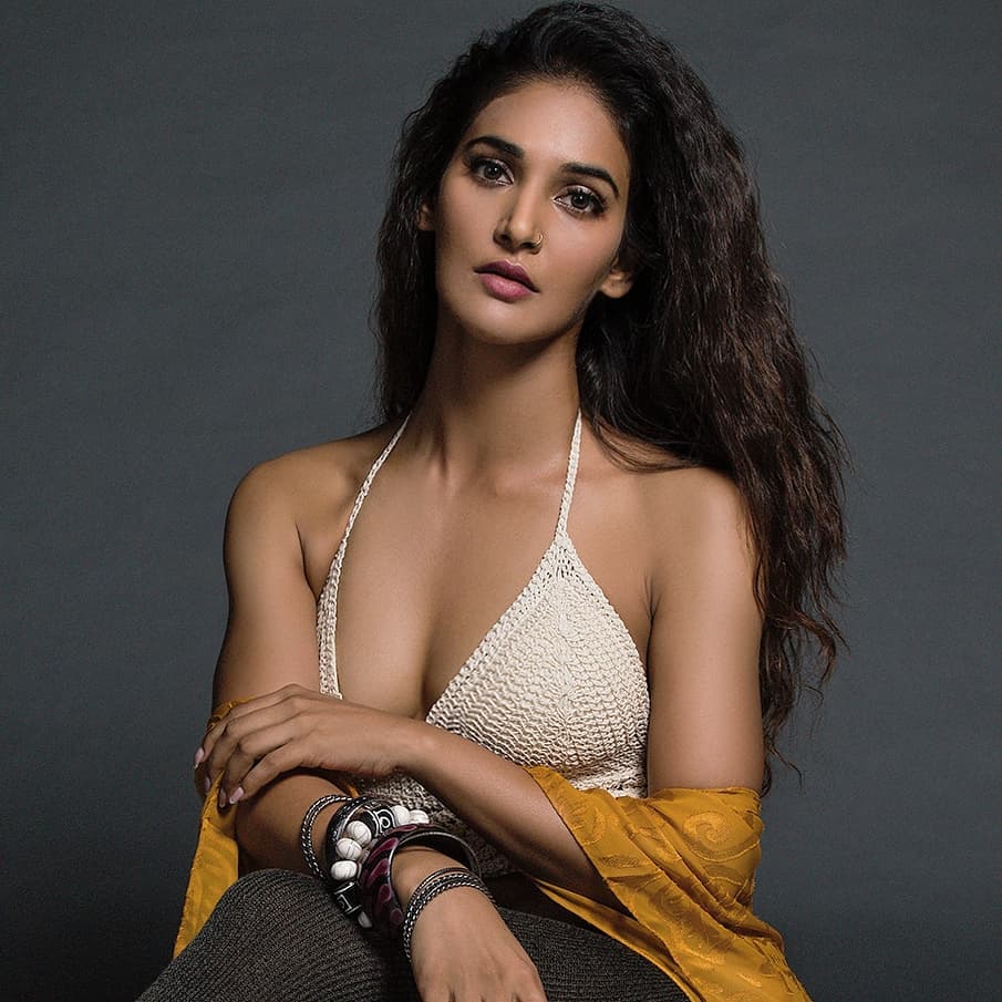 905x905 Mukti Mohan Stills