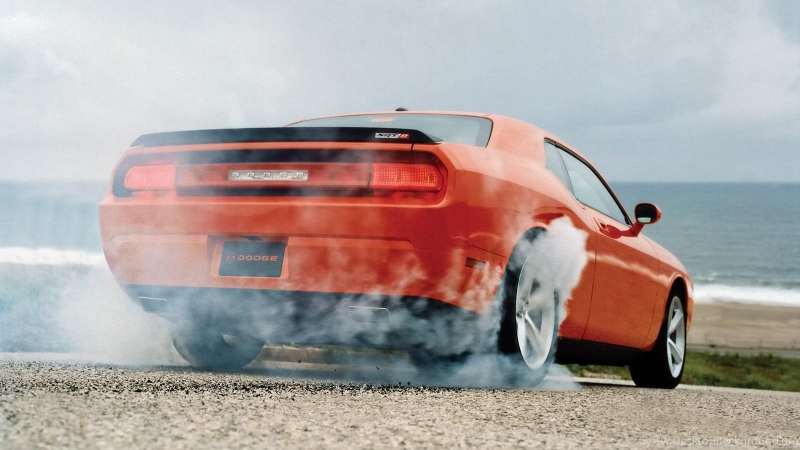 1600x900 Dodge Challenger SRT8 Burnout At Shore 1600x1200 Wallpaper Desktop Background