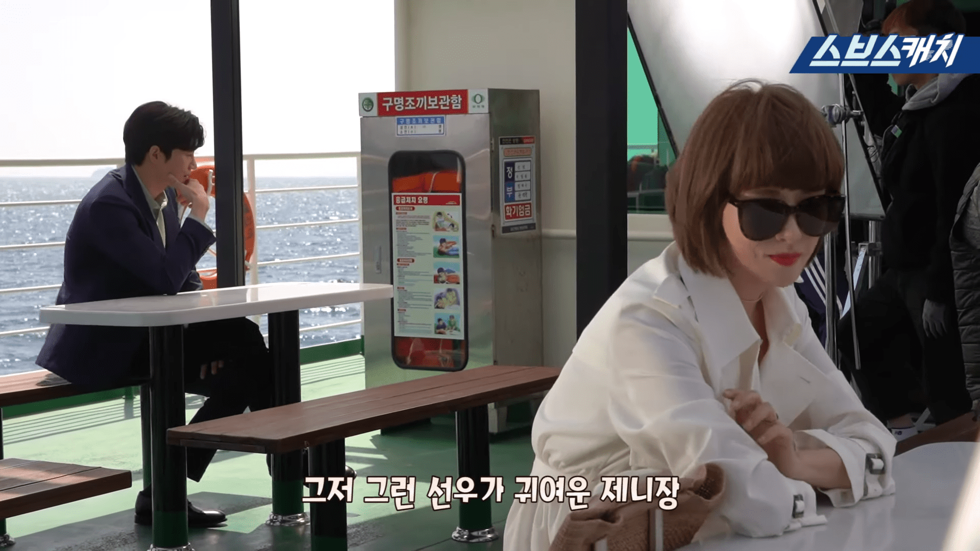 1920x1080 Watch: Kim Jae Young Takes His Loving Gaze Too Far While Filming With Kim Sun Ah For “Secret Boutique”