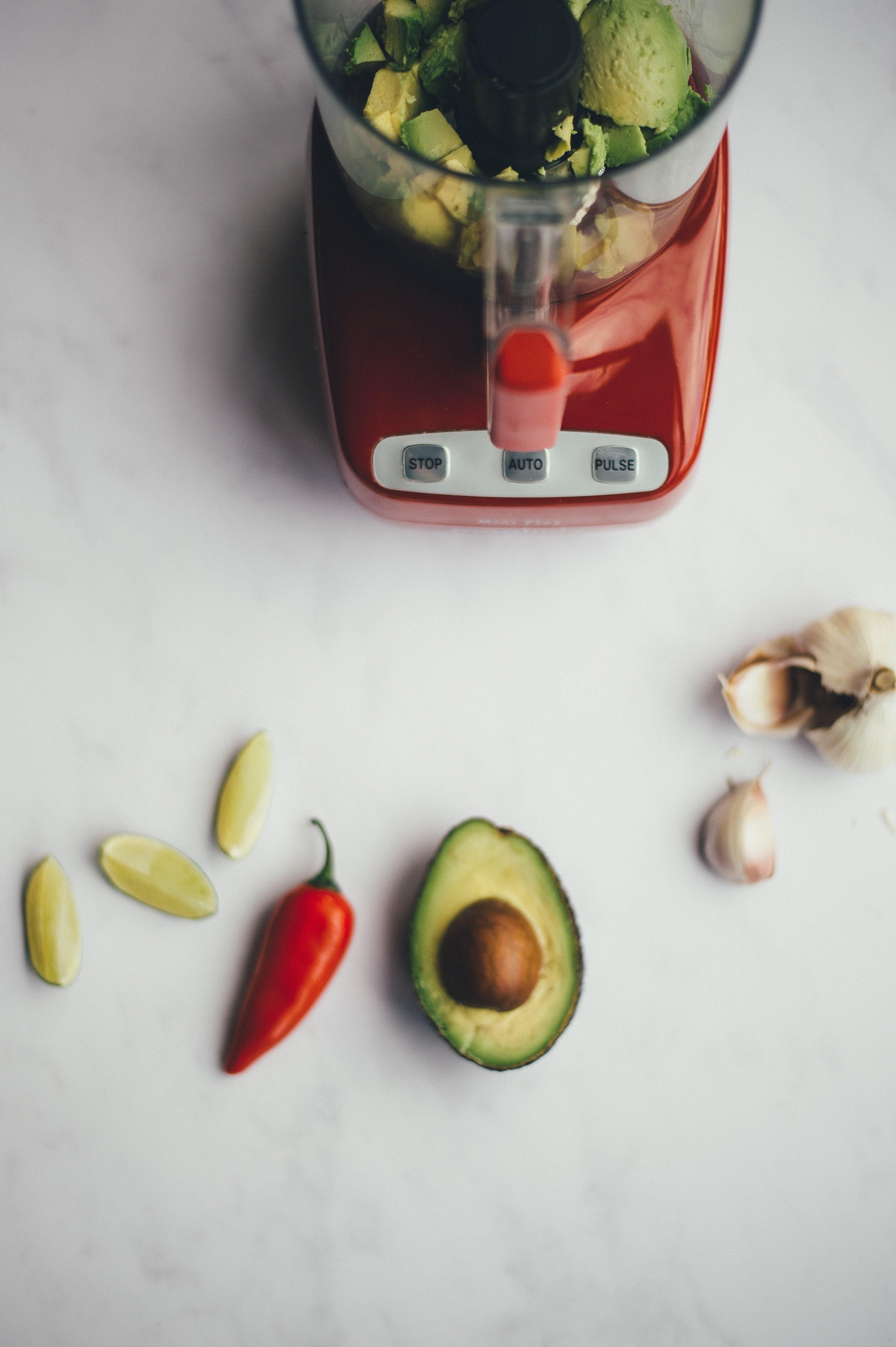 3280x4928 Wallpaper / blender and avocado making guacamole 4k wallpaper