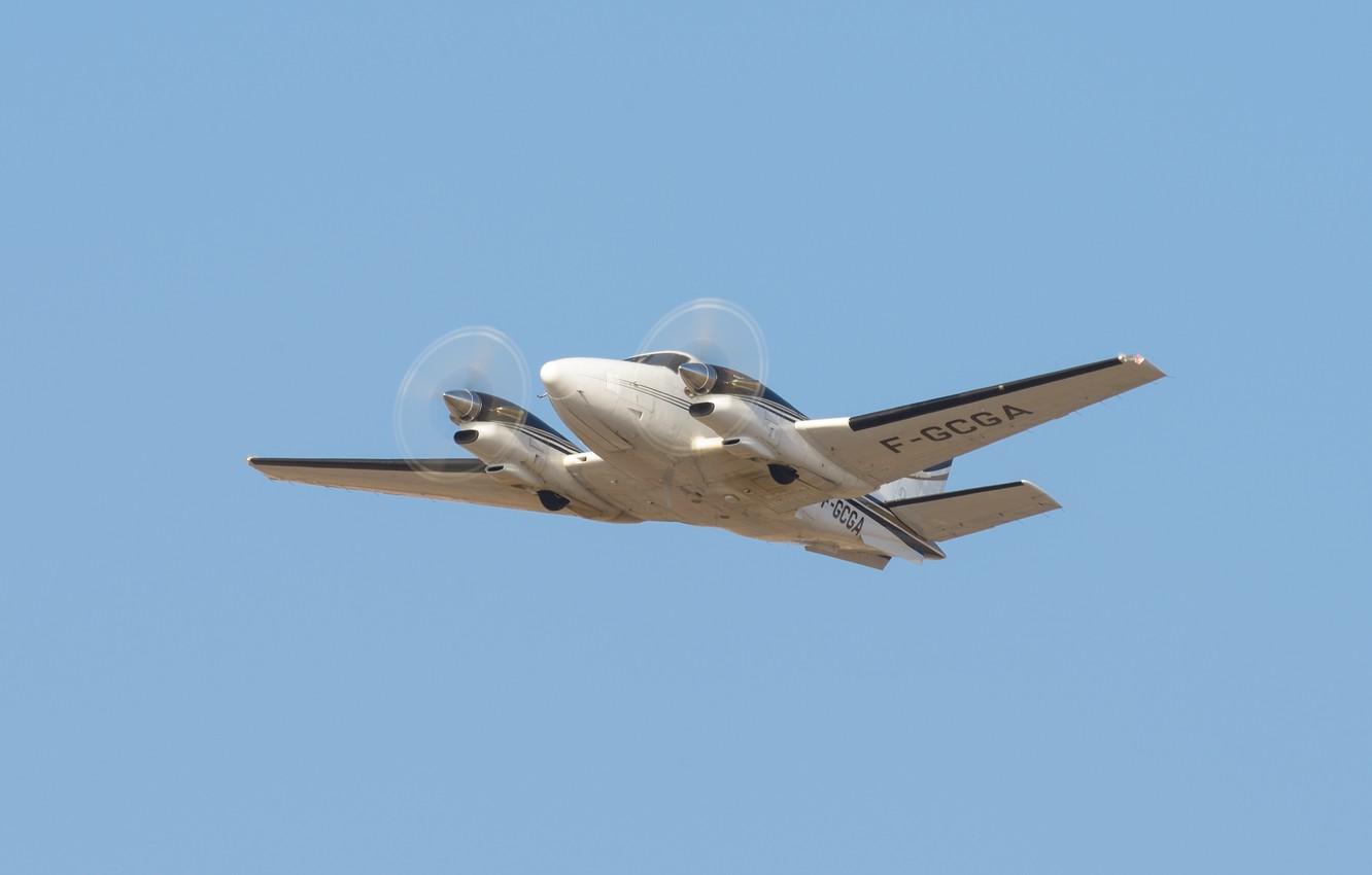 1332x850 Wallpaper flight, The plane, King Air, Beech C90 image for desktop, section авиация