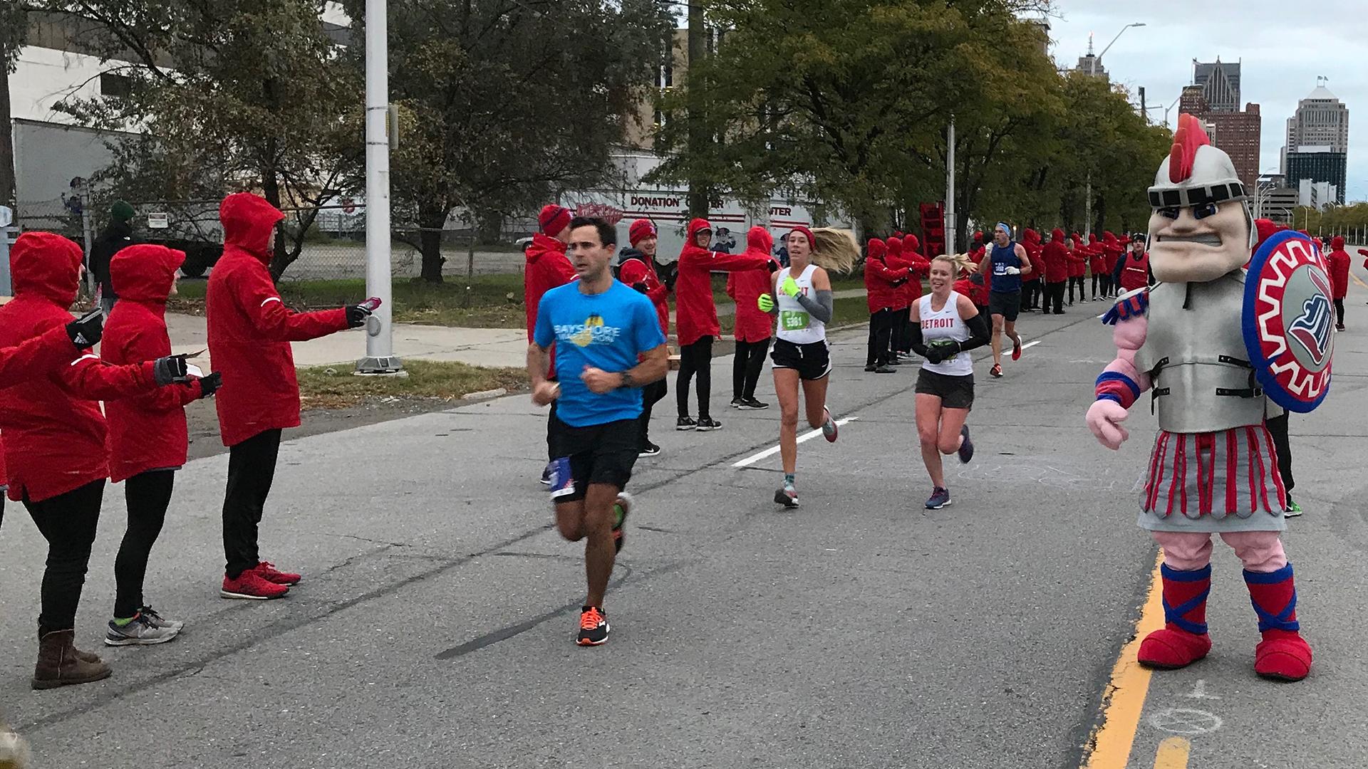 1920x1080 Former Titans Among Leaders at 2018 Detroit Marathon of Detroit Mercy Athletics