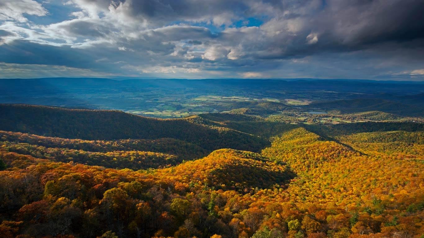 1366x768 Shenandoah National Park in the Blue Ridge Mountains of Virginia