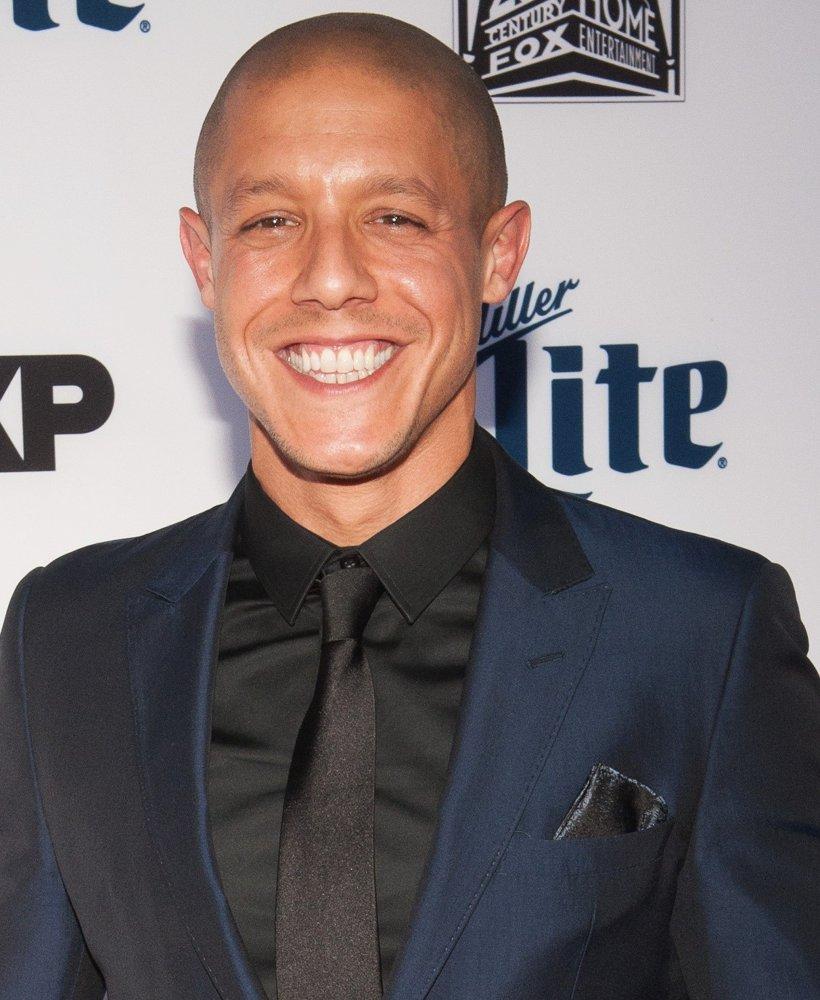 820x1000 Picture of Theo Rossi, Picture Of Celebrities