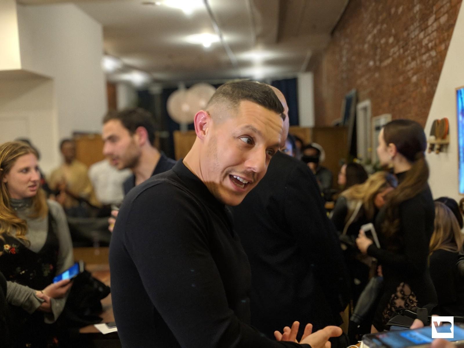1600x1200 Actor Theo Rossi shares his thoughts on VR!