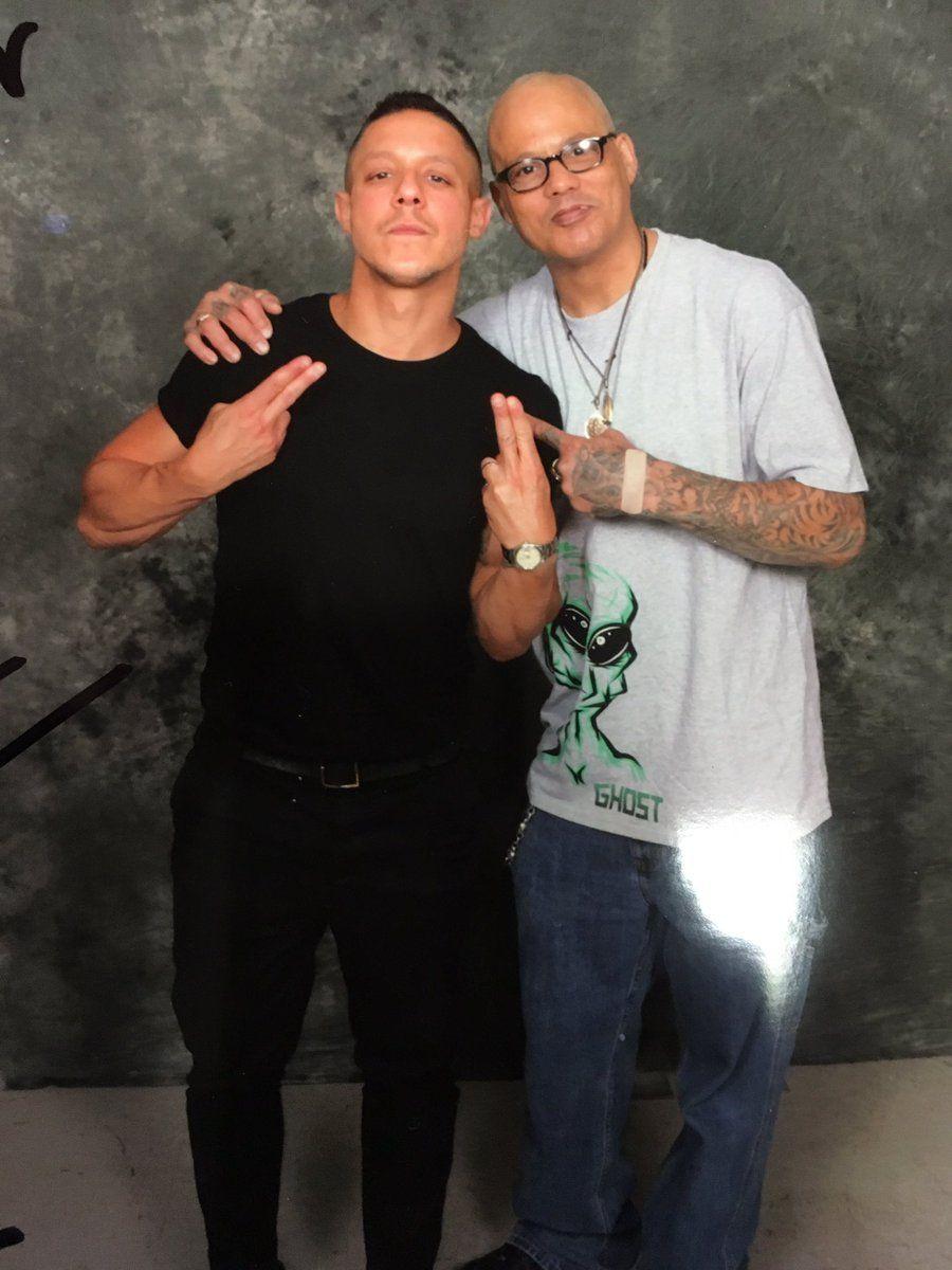 900x1200 Theo Rossi and David LaBrava, at FEST OF ANARCHY DEzscWJWsAAhIWG (900×1200). Theo rossi, Sons of anarchy, Sons of arnachy