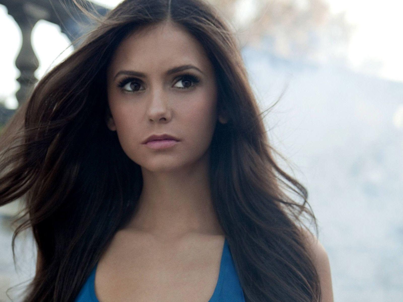 1600x1200 Flowing Hair Wallpaper, HD Flowing Hair Background