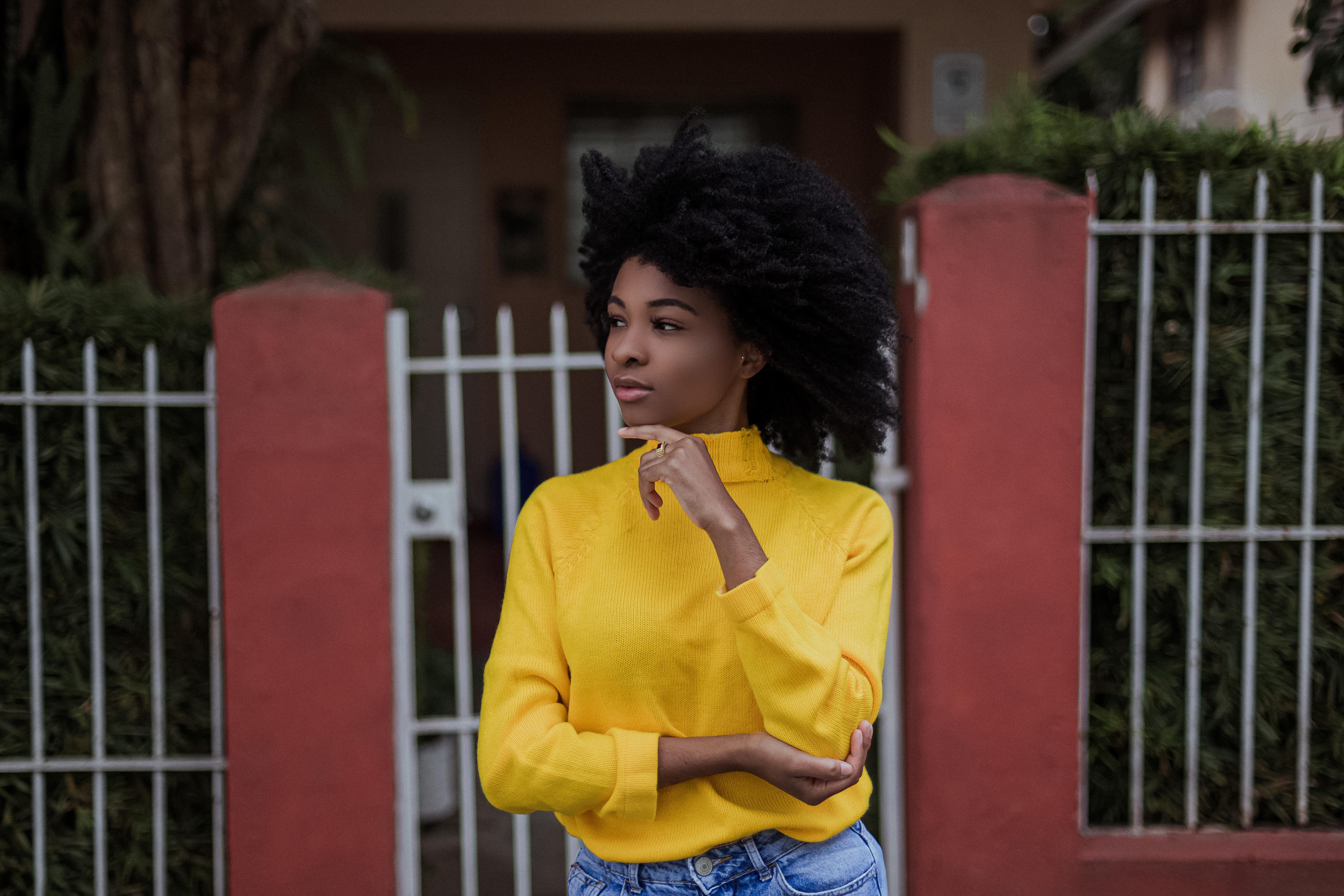 5472x3648 Thoughtful black woman with flowing hair on street · Free