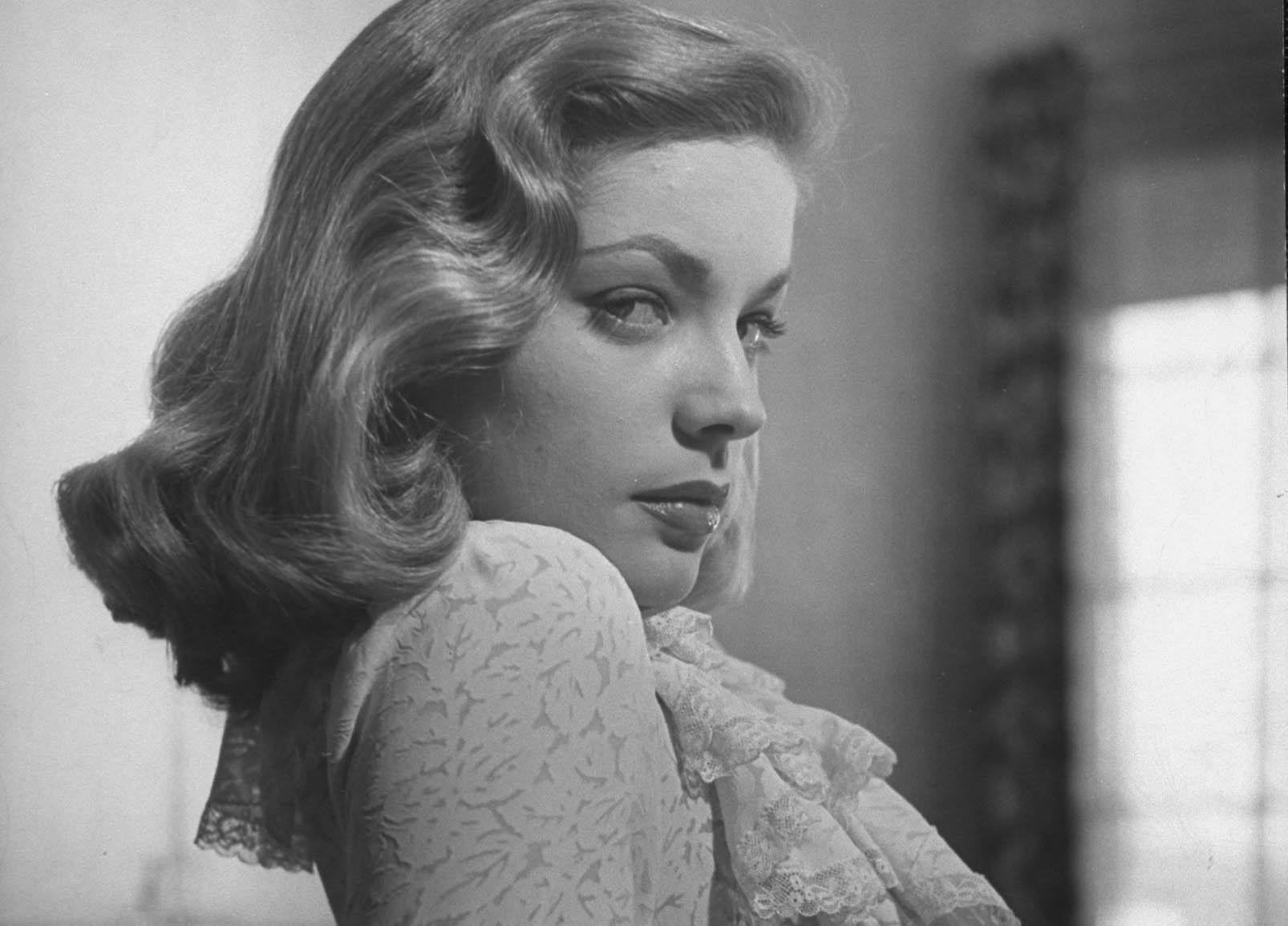 1606x1155 Lauren Bacall Wallpaper and Background Imagex1155