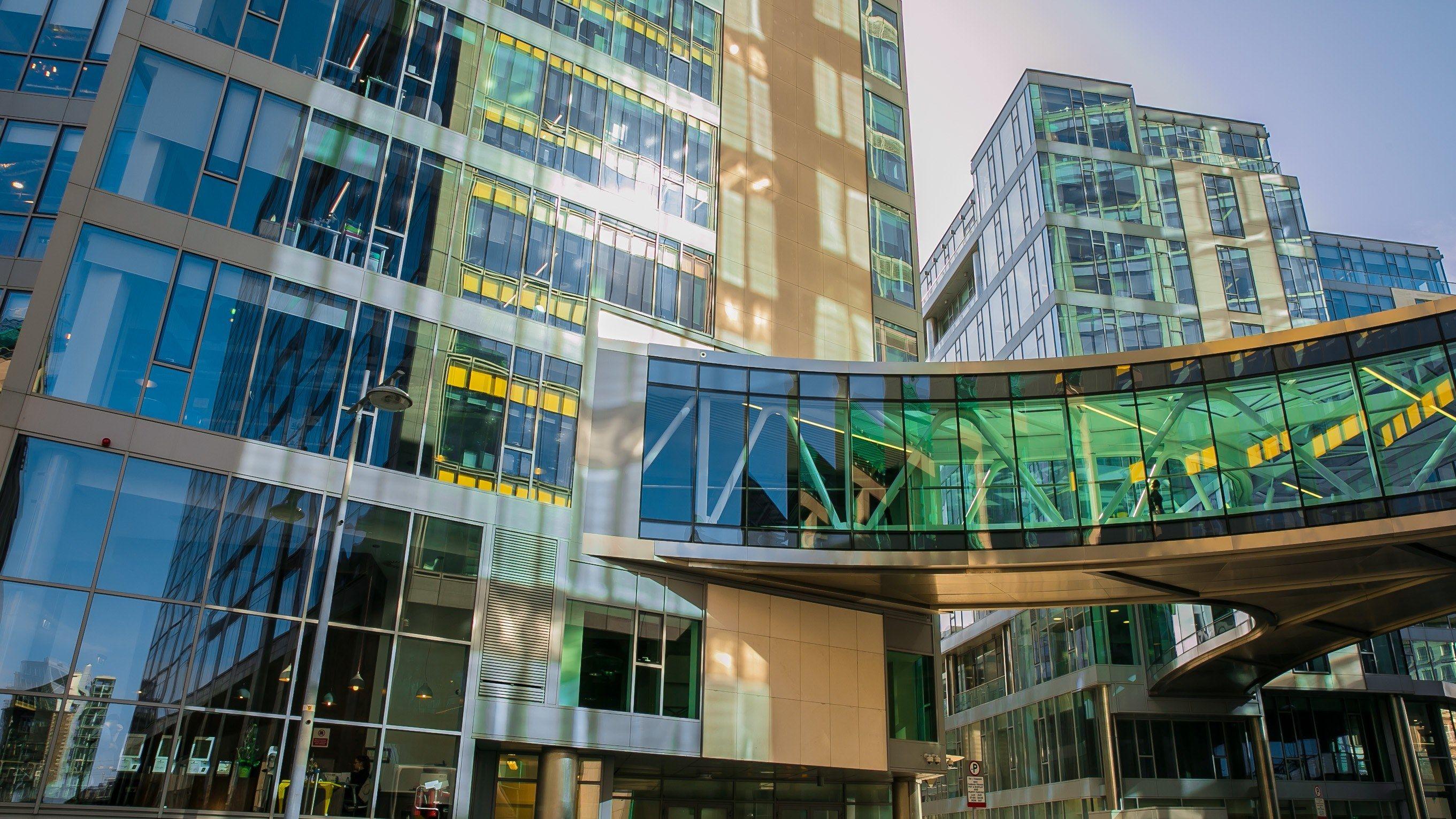 2722x1531 a glass skyway between modern buildings in the google complexgoogles