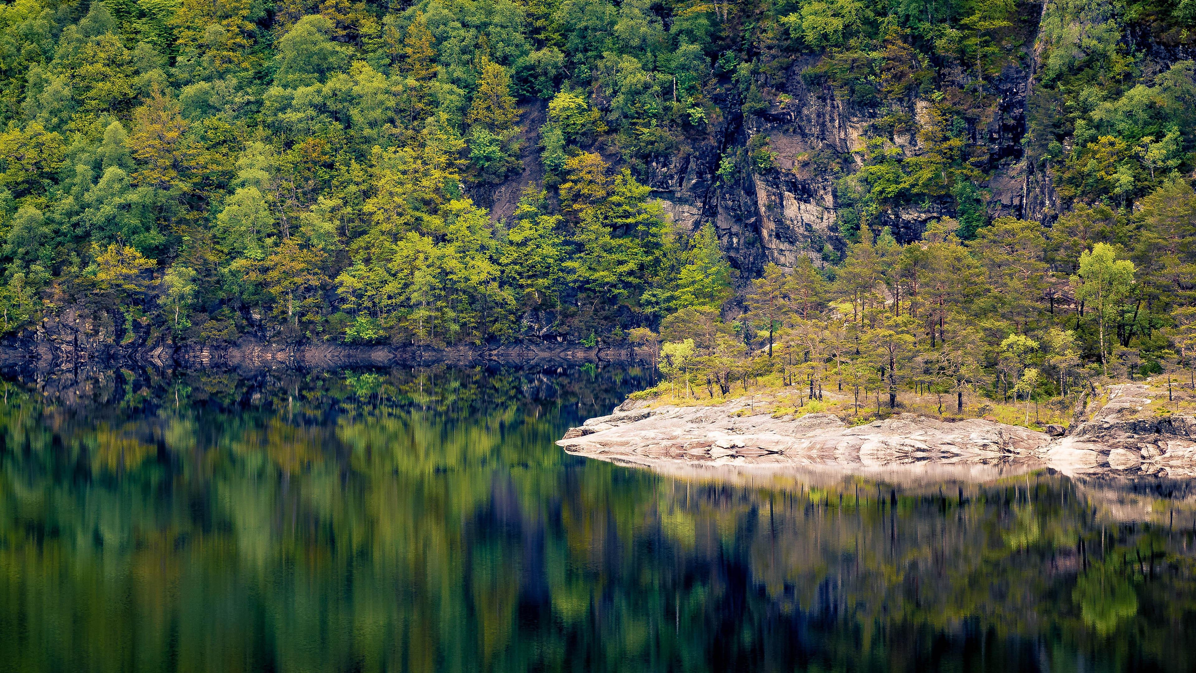 3840x2160 Norway autumn beautiful forest lake reflection