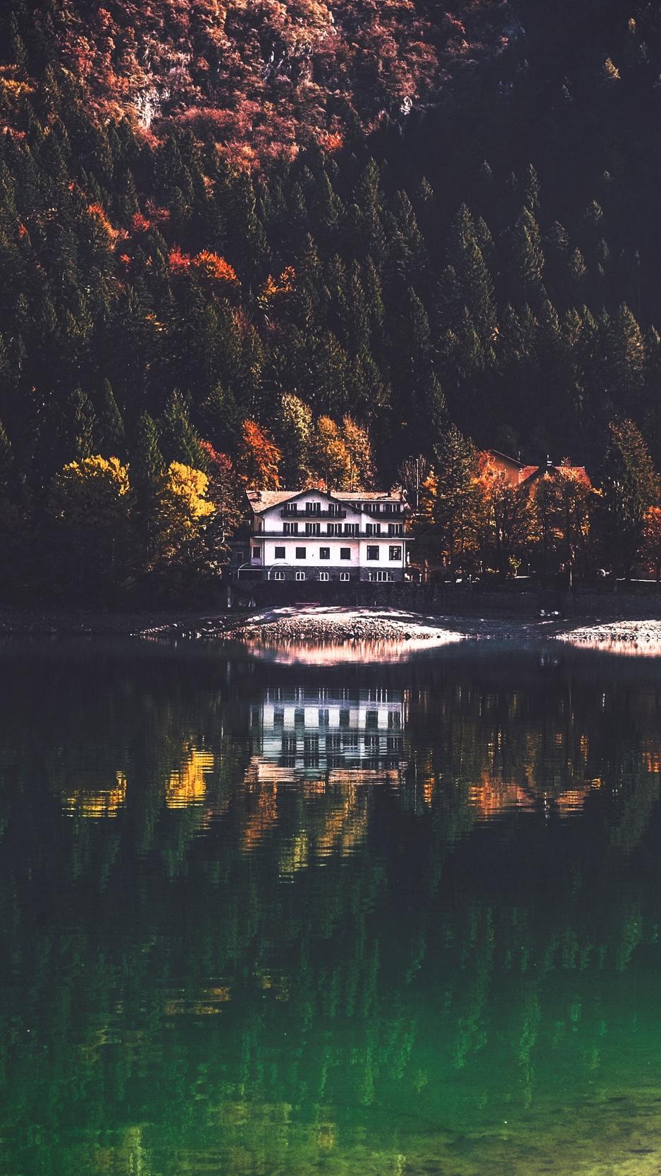 938x1668 Old House Lake Wallpaper