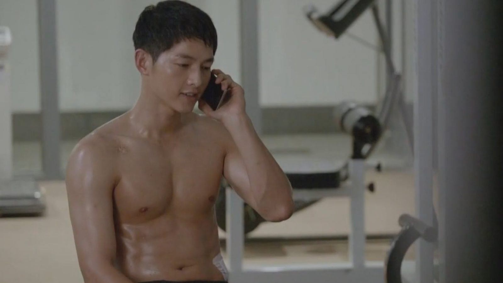 1600x900 Fans are finally starting to notice Song Joongki's toned body