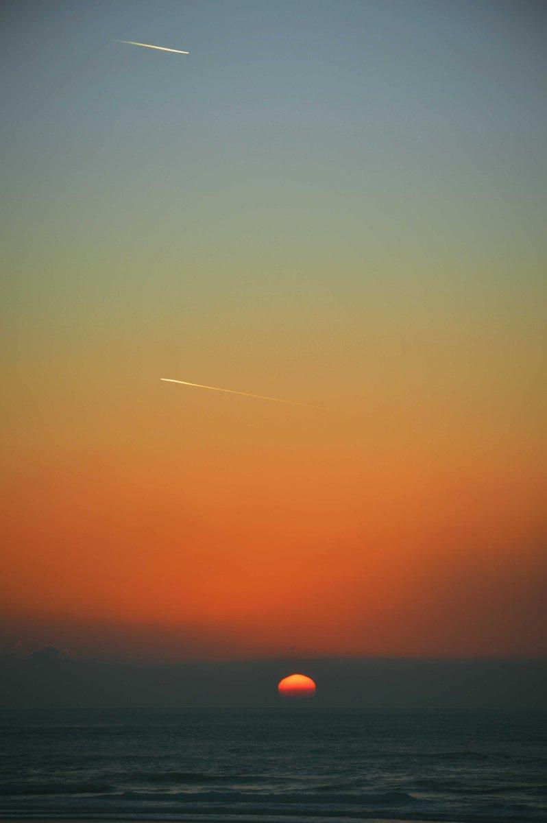 798x1200 Wallpaper World: 4K, HD Background Beautiful 4K, HD Mobile Wallpaper collection in Wallpaper World by PixaBro #sky #horizon #atmosphere #daytime #sea #sunrise #calm #sunset #atmosphere_of_earth #dawn #hdwallpaper #hdbackground