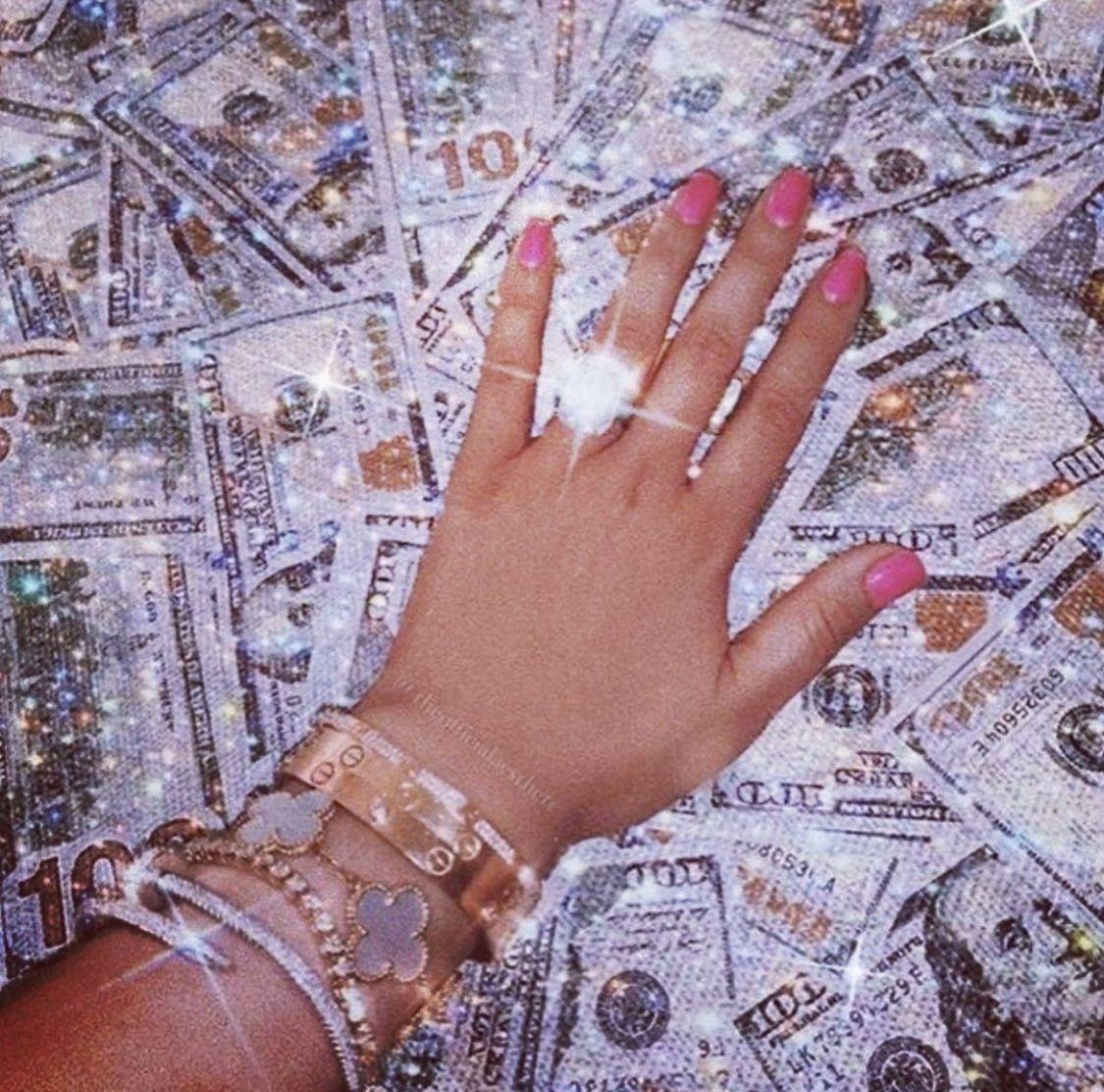 1125x1112 Rich Girl Wallpaper