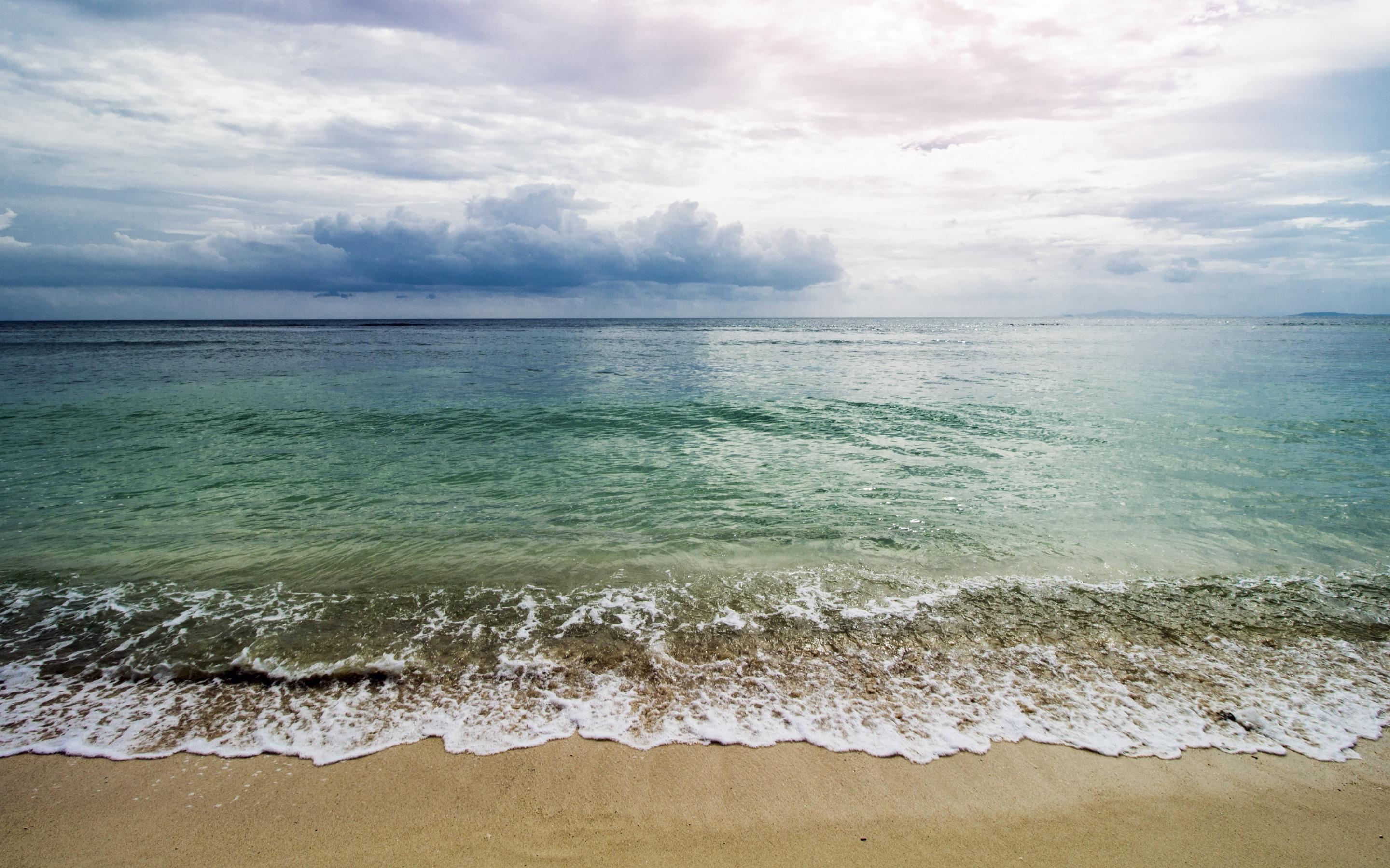2880x1800 Download wallpaper seascape, summer, beach, cloudy weather, waves, sea breeze for desktop with resolution 2880x1800. High Quality HD picture wallpaper