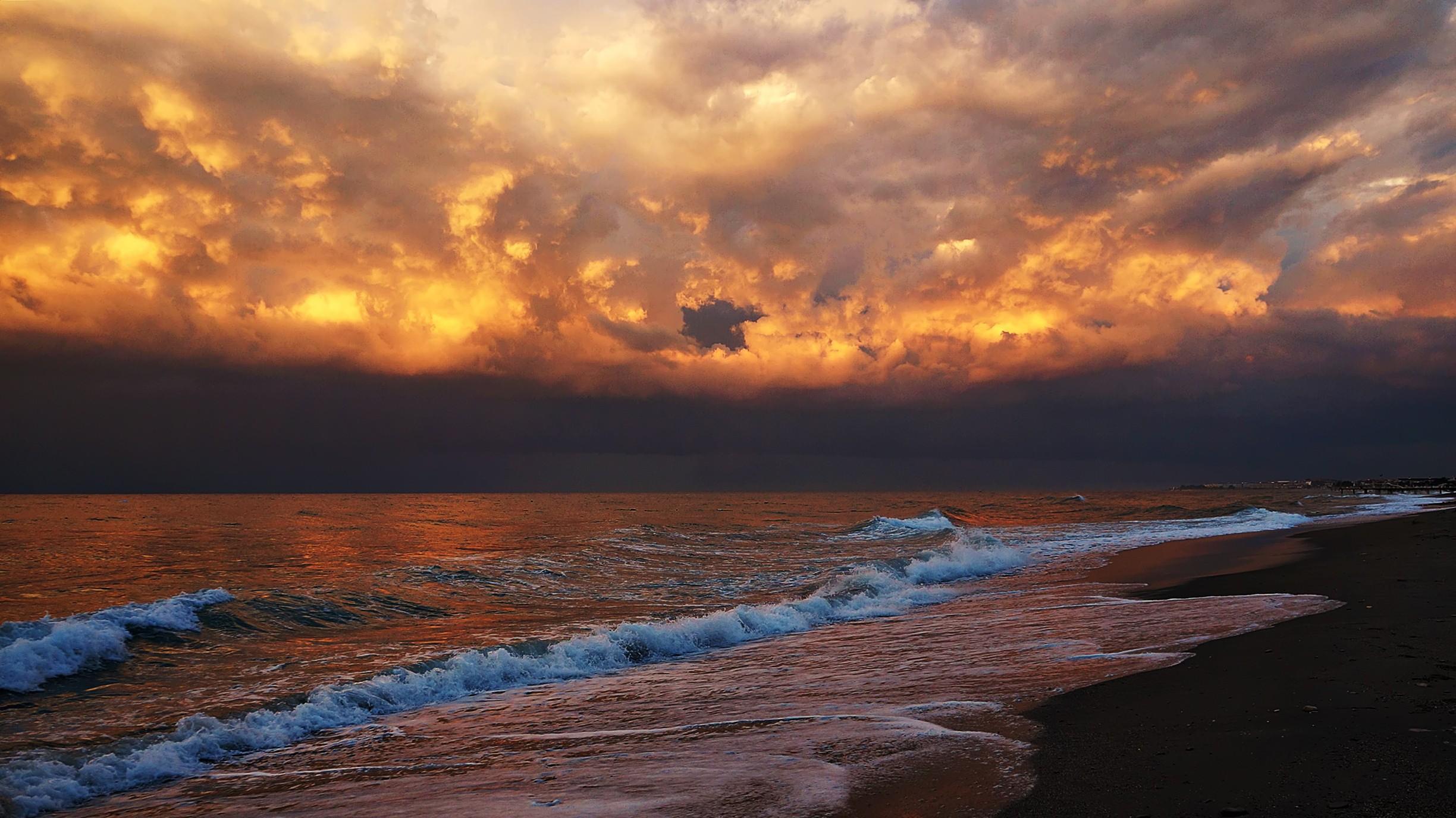 2448x1376 Cloudy Beach Sunset HD Wallpaper