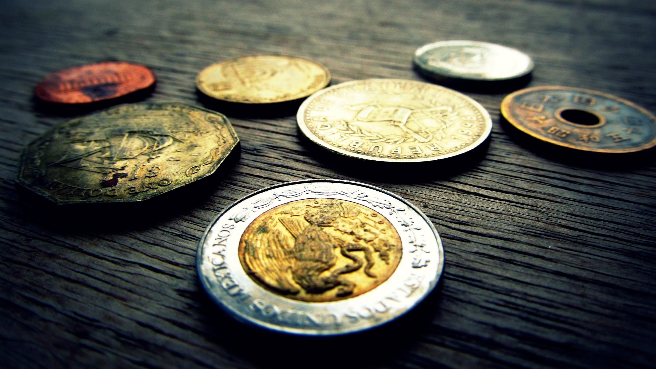 2560x1440 coin silver Golden metal, Coins, Money, Closeup. Mocah HD Wallpaper
