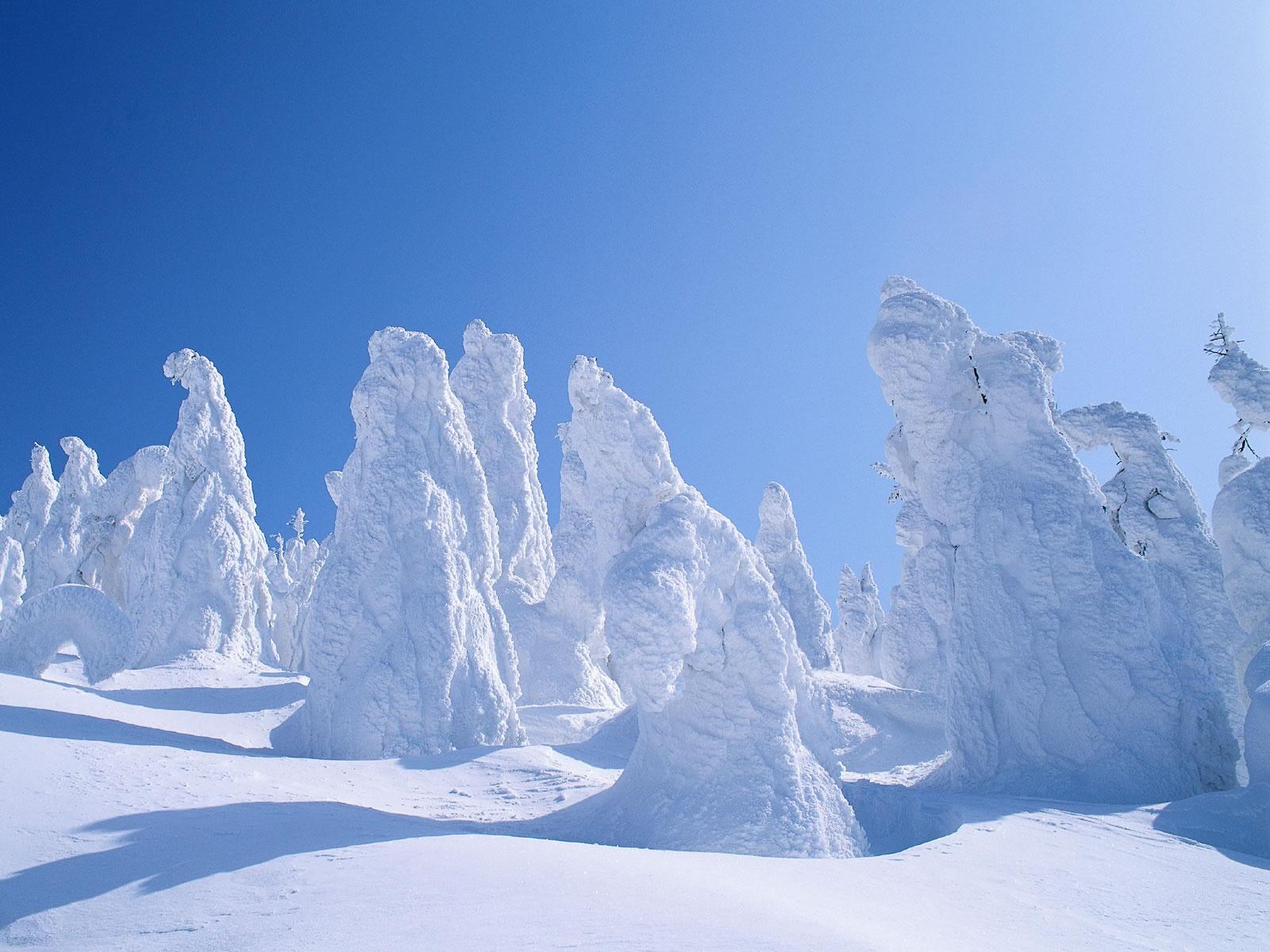 1600x1200 Winter strange forms wallpaper. Winter strange forms