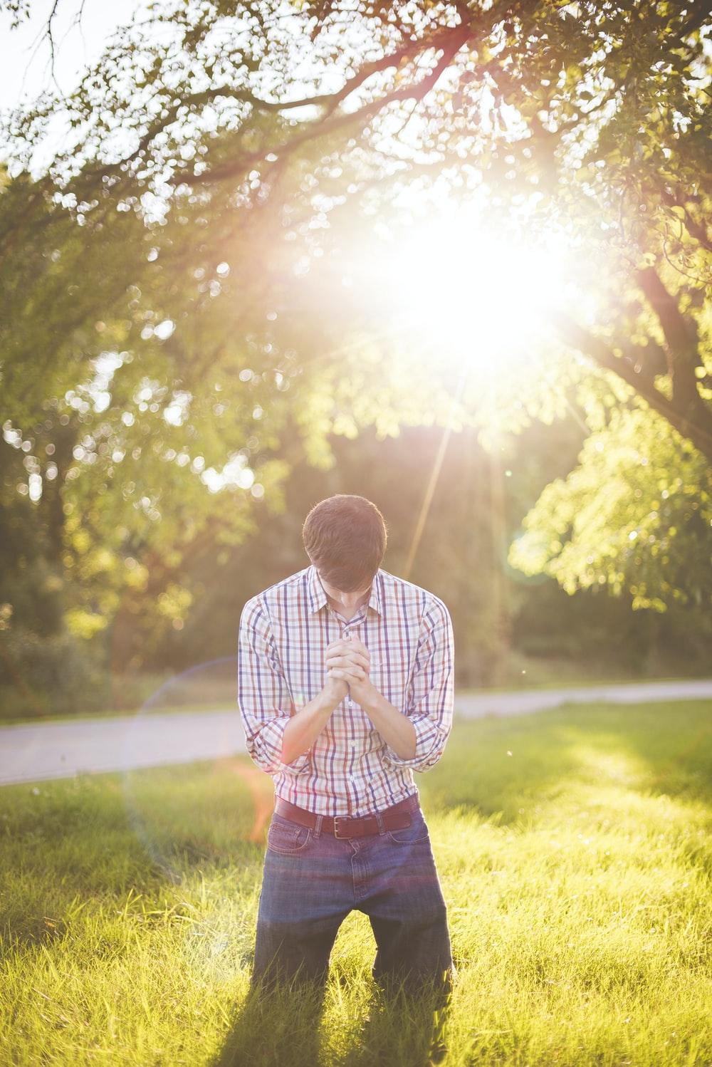 1000x1498 Man Praying Picture. Download Free Image