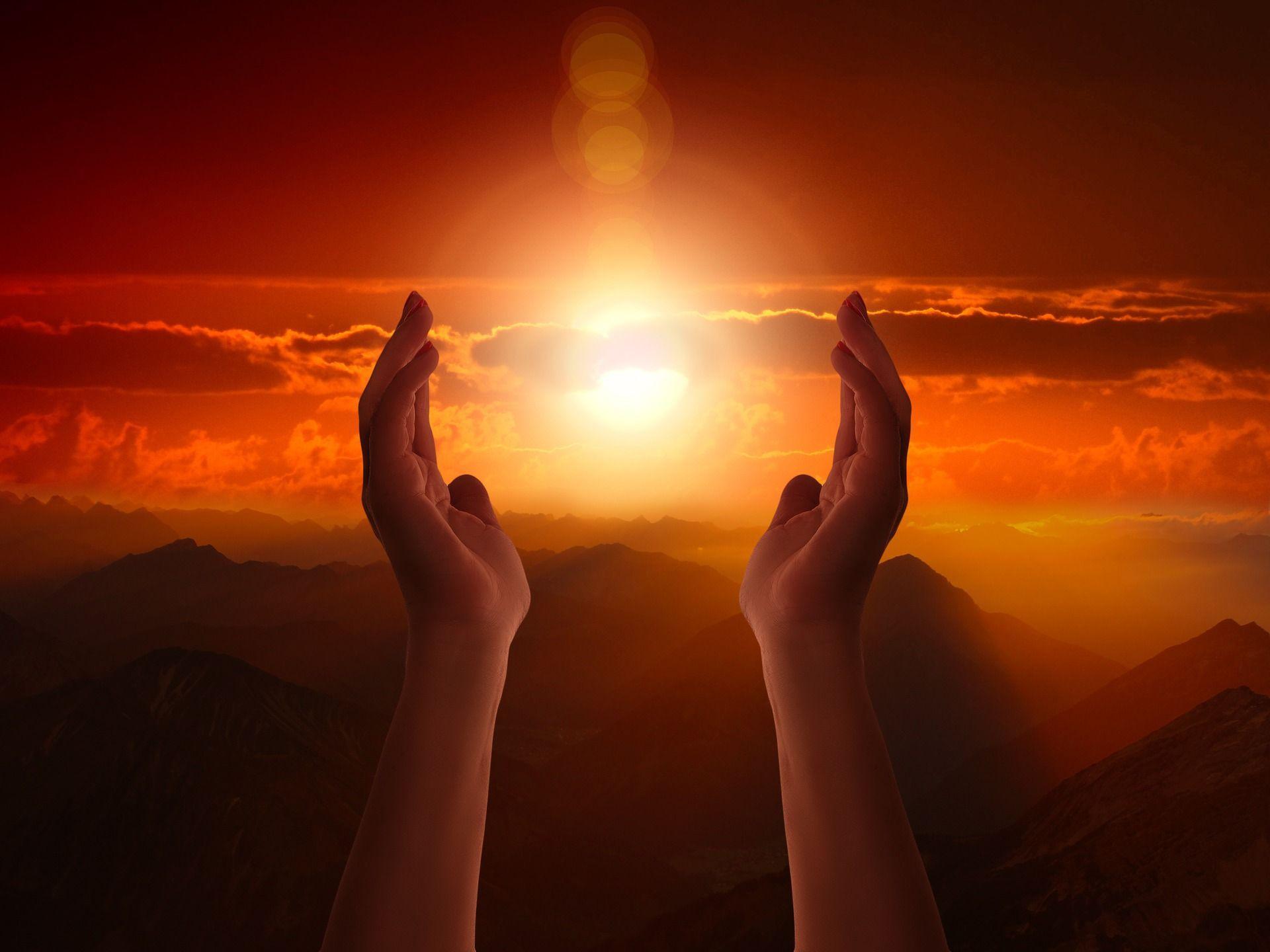 1920x1440 Praying Hands HD Image