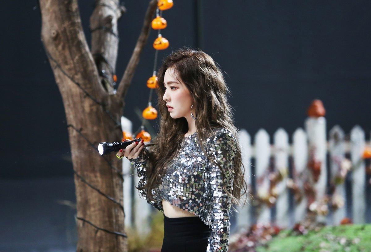 1200x816 Red Velvet Velvet 'RBB (Really Bad Boy)' MV Behind The Scenes Photo : IRENE #RedVelvet #레드벨벳 #RedVelvet_RBB #머릿속_레드벨벳_생각_뿐이야 #RedVelvetAtYourDoor #RBB #ReallyBadBoy #IRENE #아이린