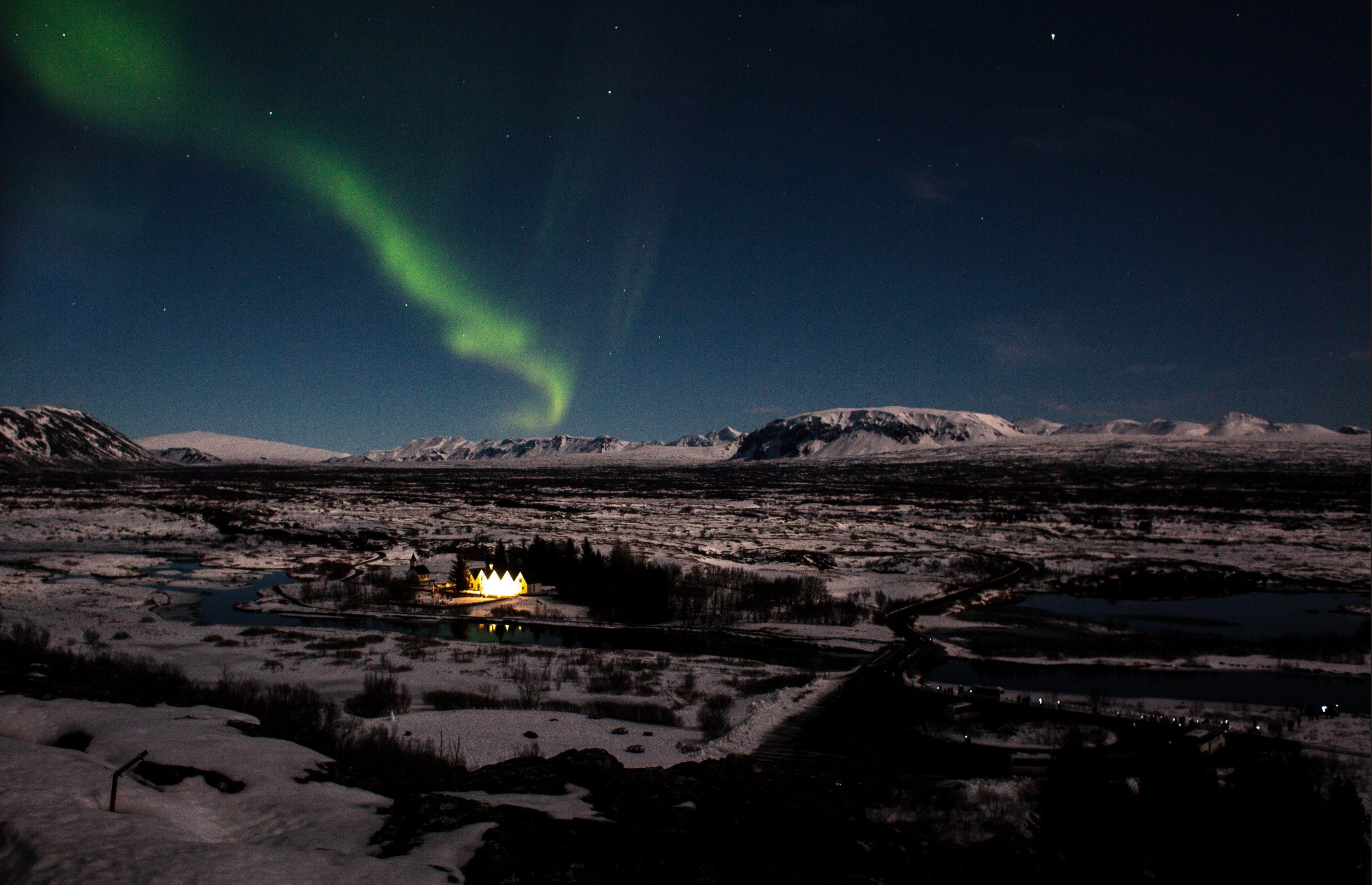 3840x2476 ingvellir national park in iceland with the northern lights shining