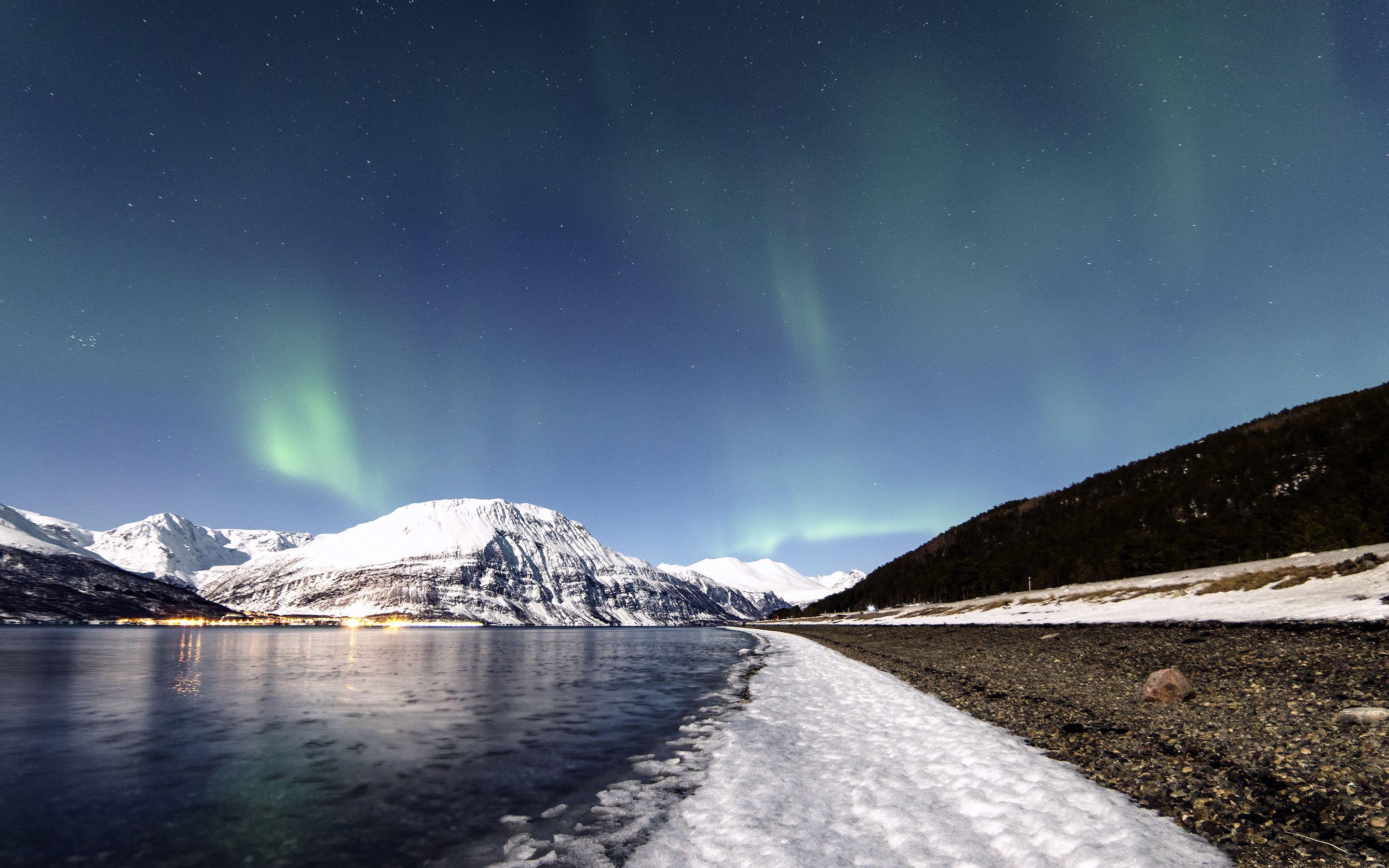 2880x1800 Northern Lights Wallpaper