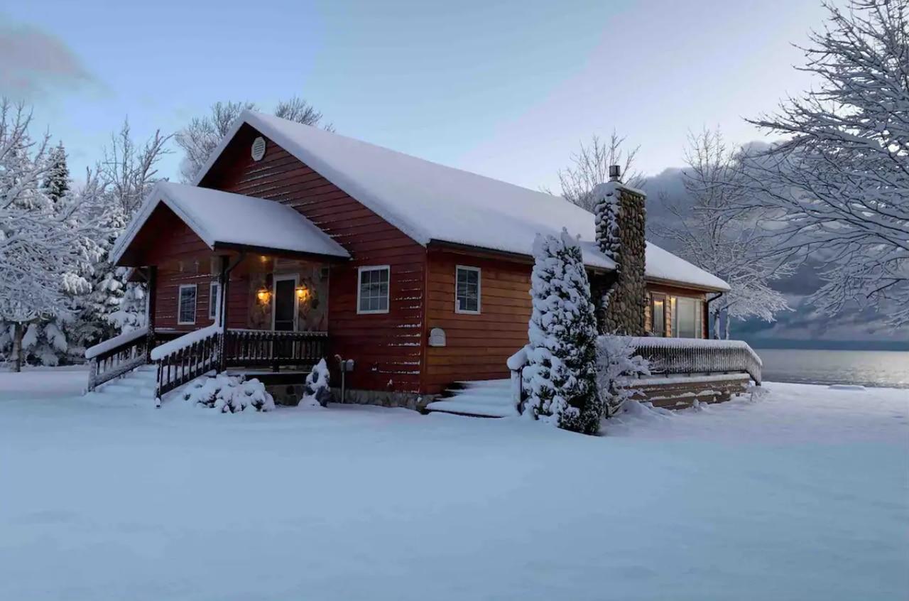 1280x846 Michigan cabins for a cozy winter trip