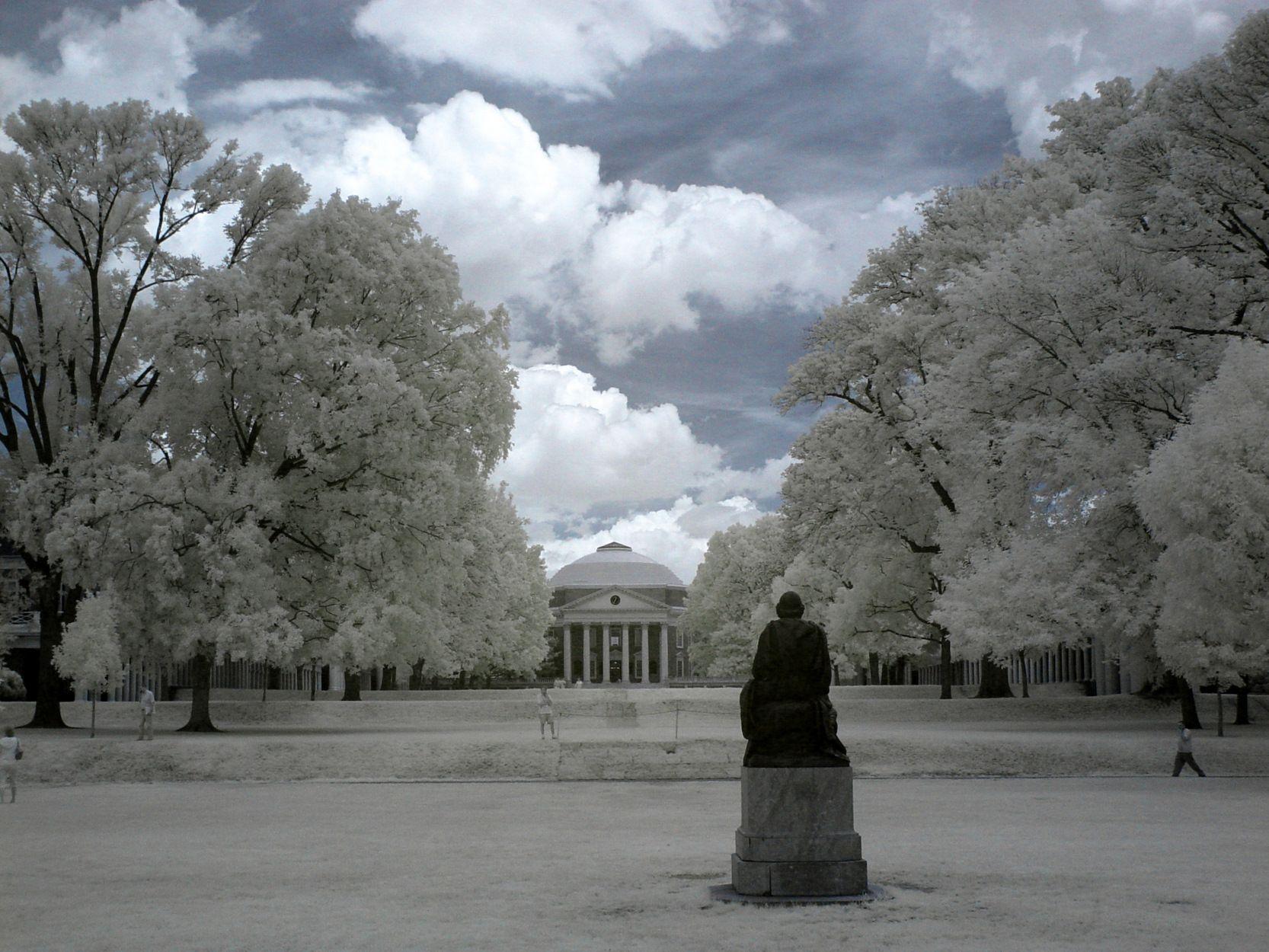 1666x1250 Uva Rotunda Mobile Wallpaper