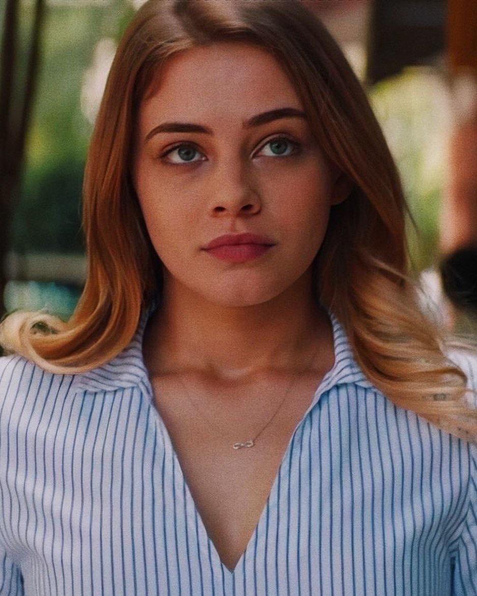 937x1171 Tessa Young Wallpaper