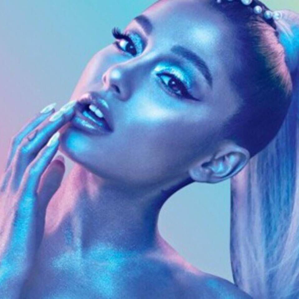 960x960 Ariana Grande 2020 Wallpaper