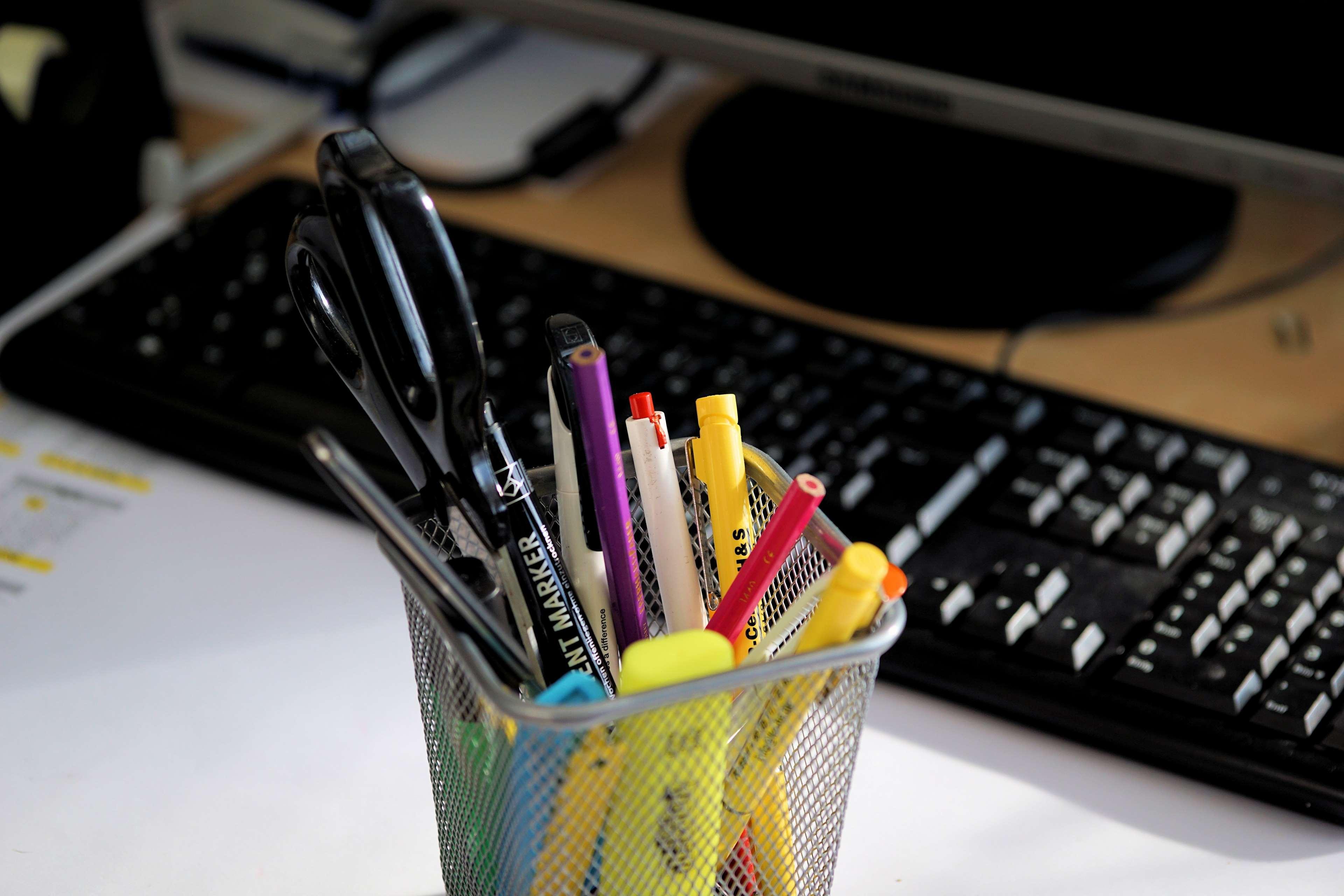 3840x2560 business, colored pencils, colorful, computer keyboard, desk, keyboard, leave, marker pen, office, office accessories, office supplies, office work, pen, pencil, pens, schreiber, scissors, stationery, table, work, w 4k wallpaper
