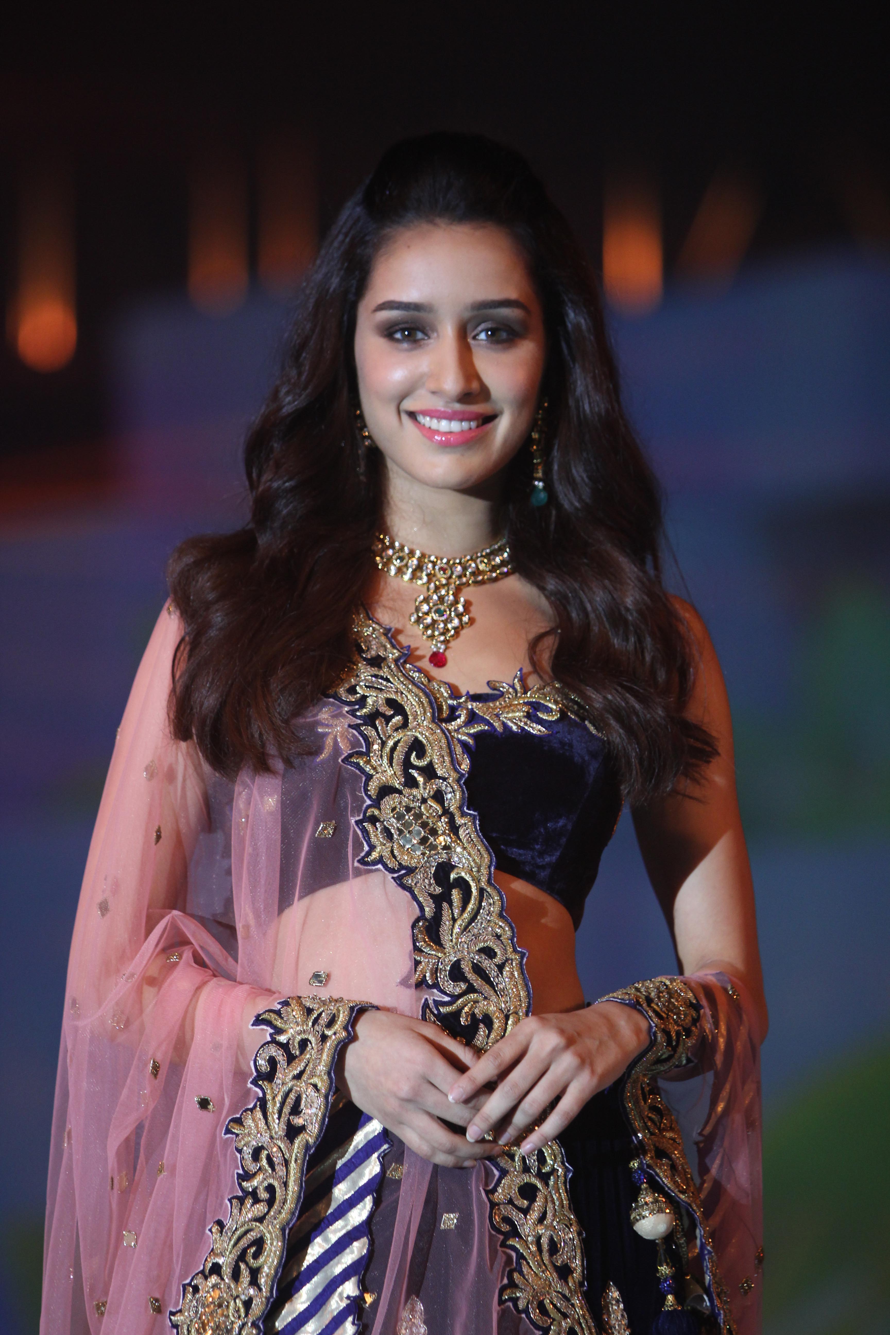 3456x5184 Shraddha Kapoor 3D Wallpaper