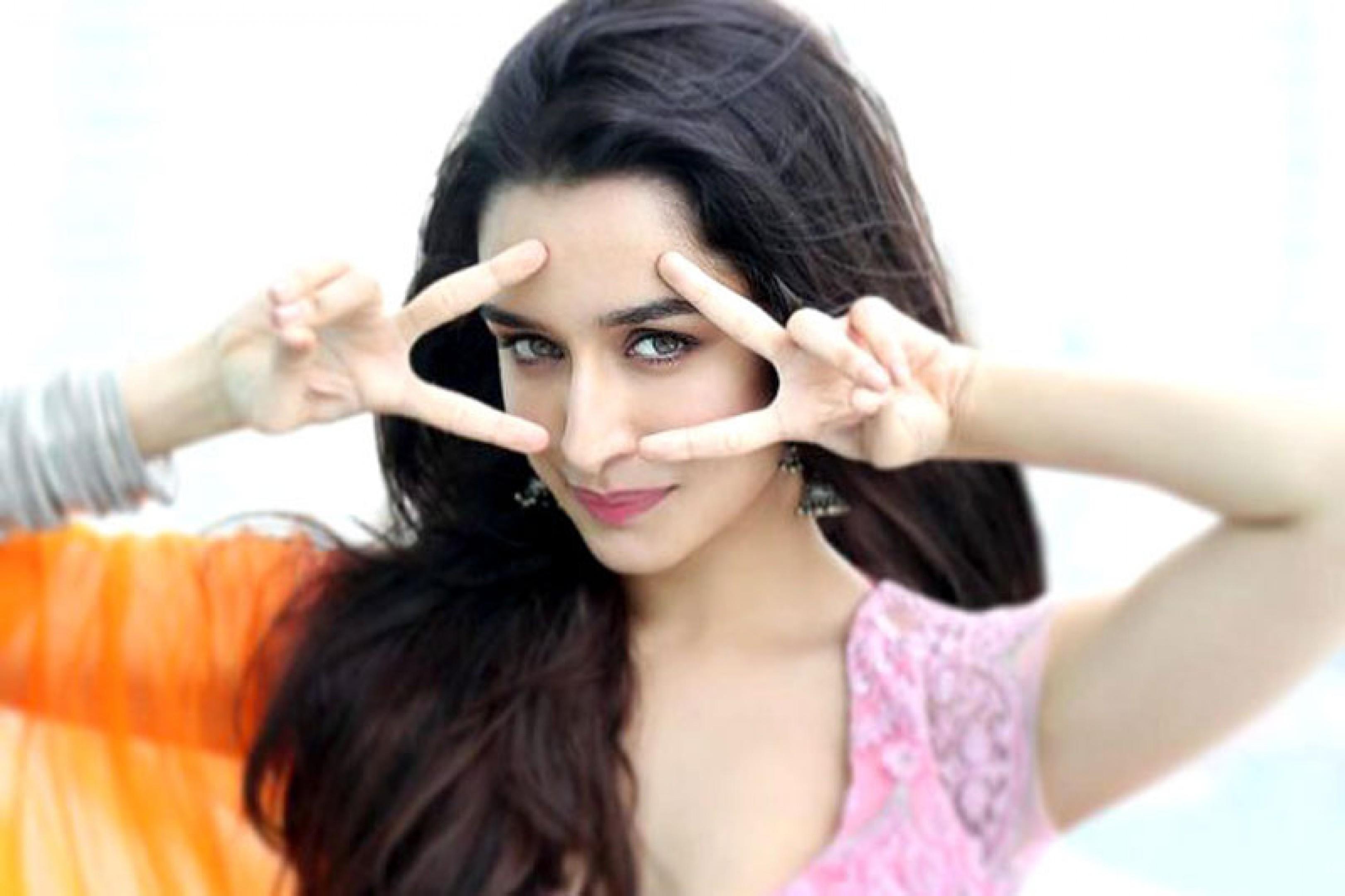 3243x2160 Sharda Kapur Wallpaper