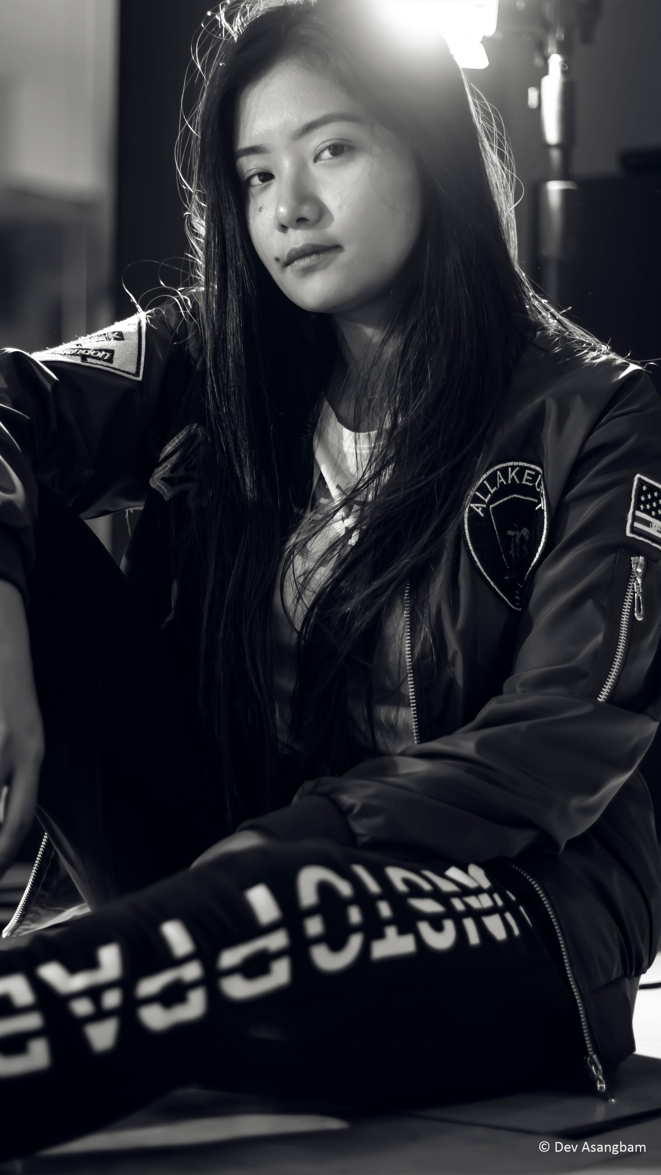 2160x3840 Cute North East Girl Black & White Photography 4K Ultra HD Mobile Wallpaper