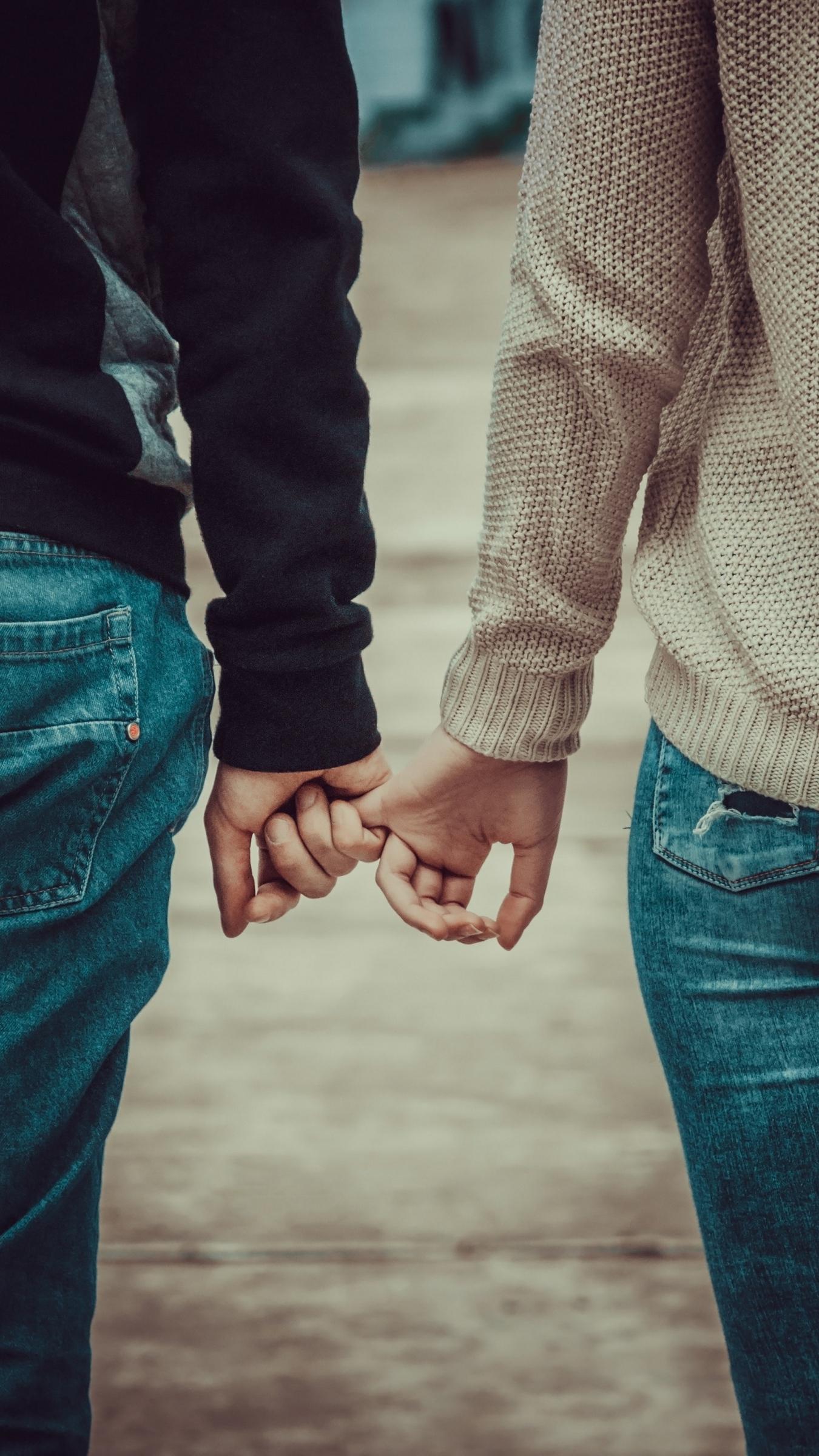 1350x2400 Wallpaper Of Love Couple