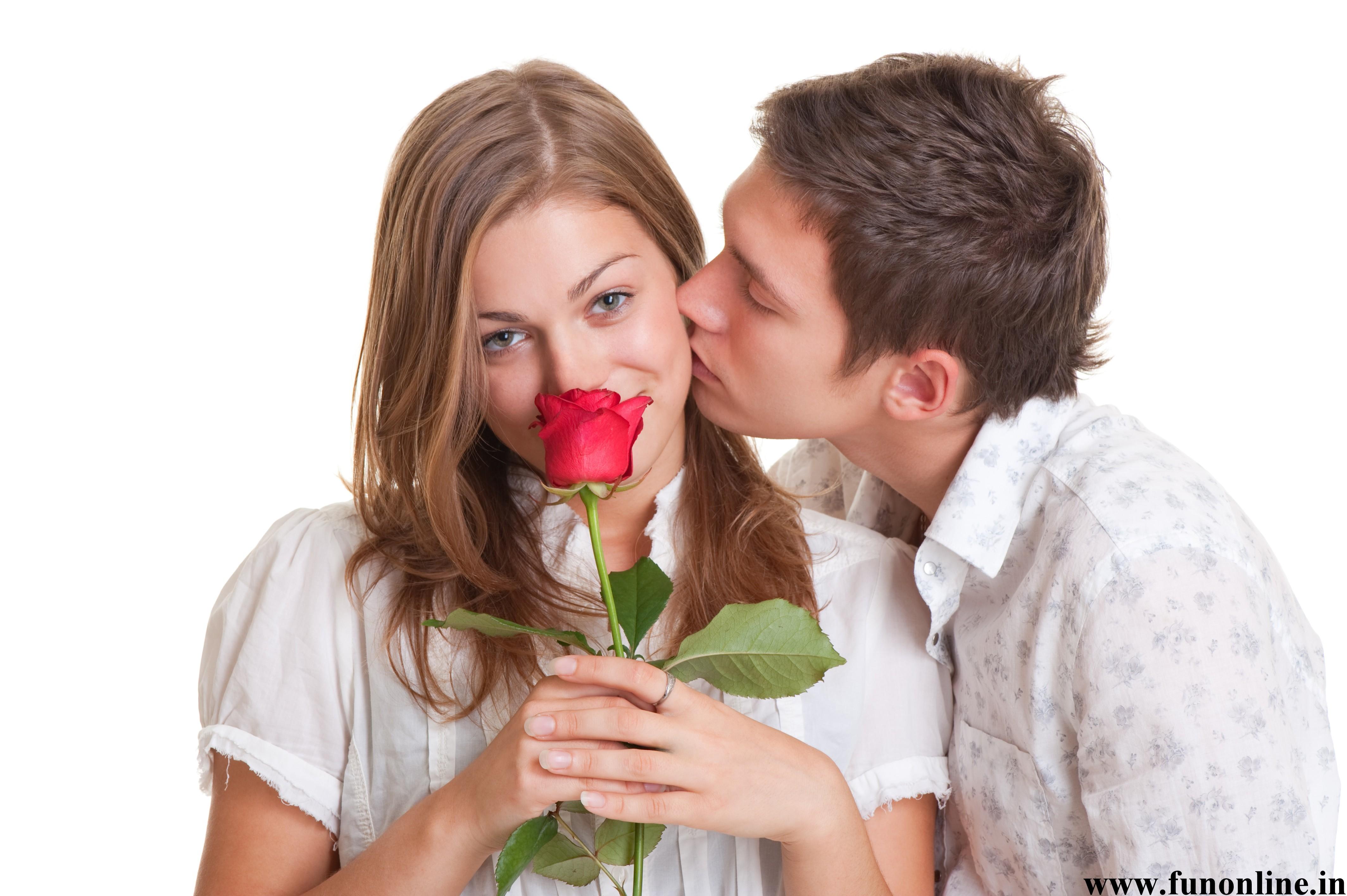 Kiss flowers. Мужчина дарит цветы женщине. Парень дарит девушке цветы. Девушке дарят цветы. Влюбленный мужчина.