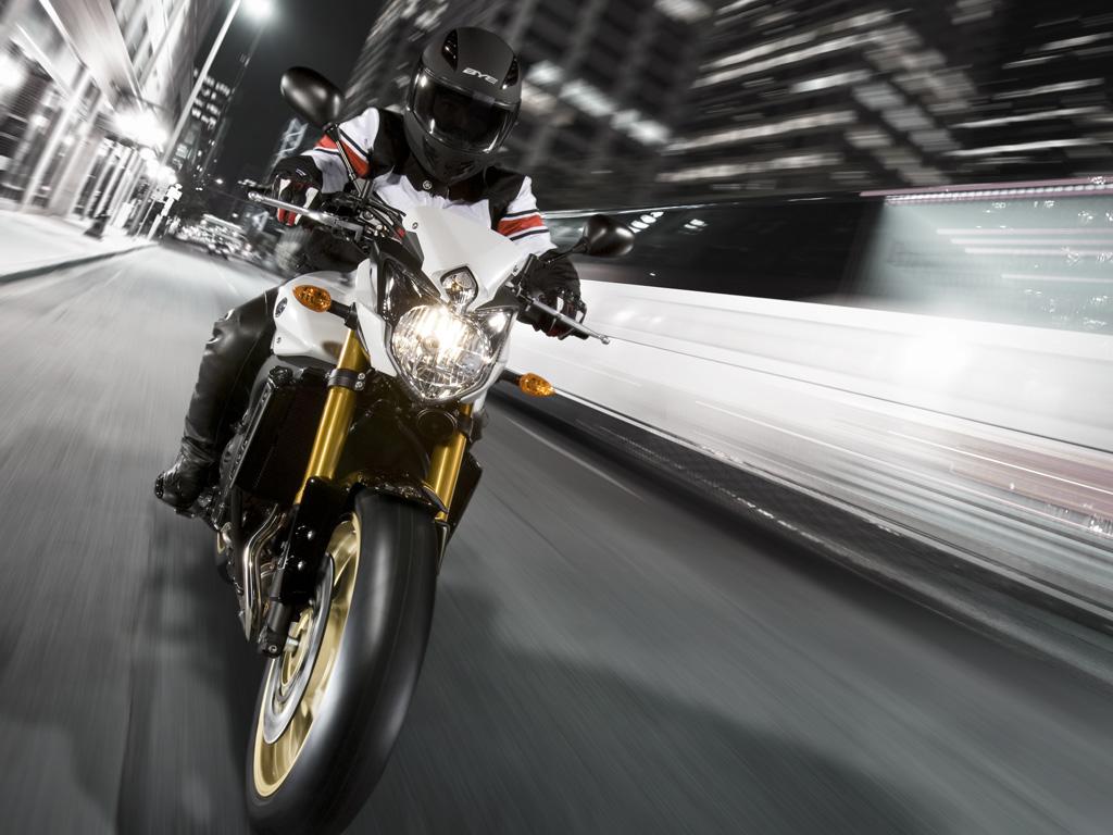 1024x768 Yamaha FZ8 Wallpaper