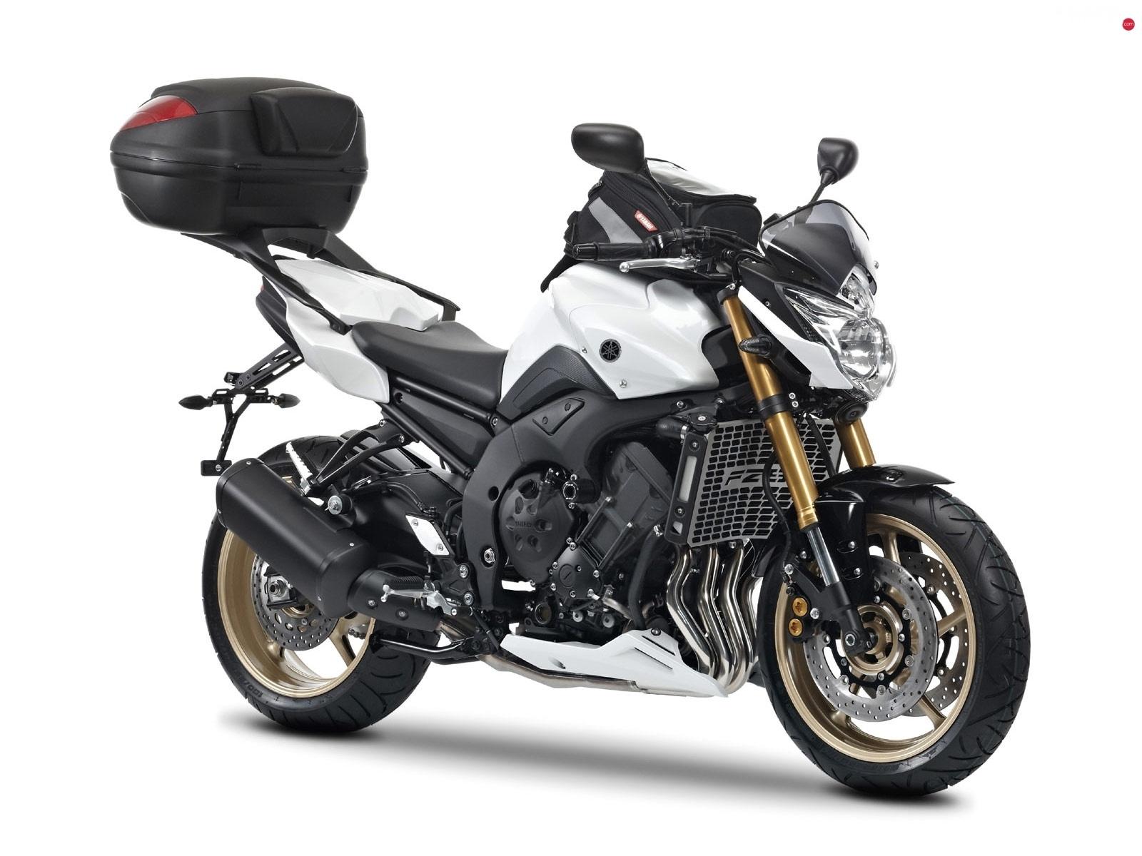 1600x1200 naked, trunk, Yamaha FZ8 HD Wallpaper: 1600x1200