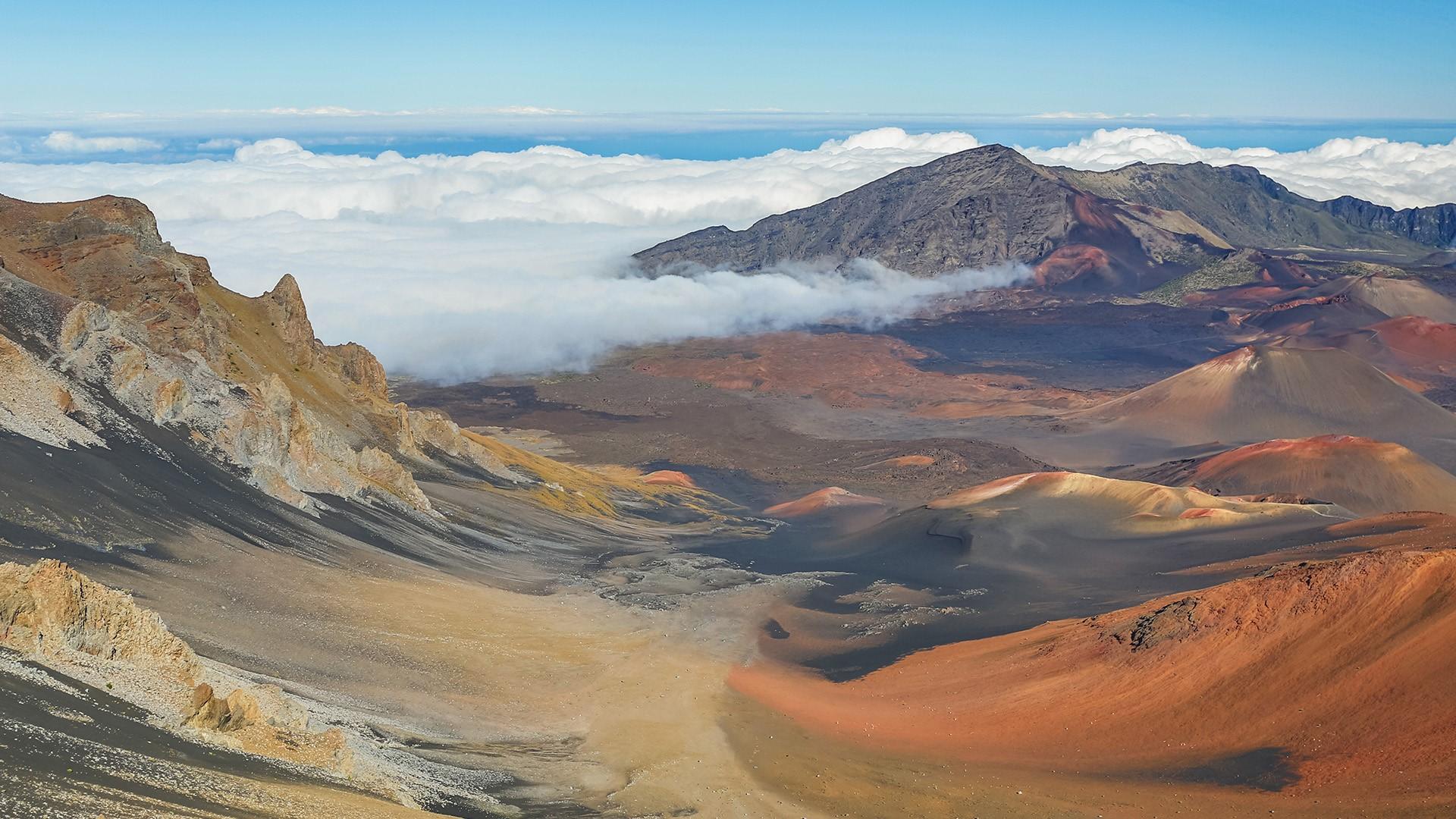 1920x1080 The volcanic landscape of Haleakalā National Park crater, Maui, Hawaii, USA. Windows 10 Spotlight Image
