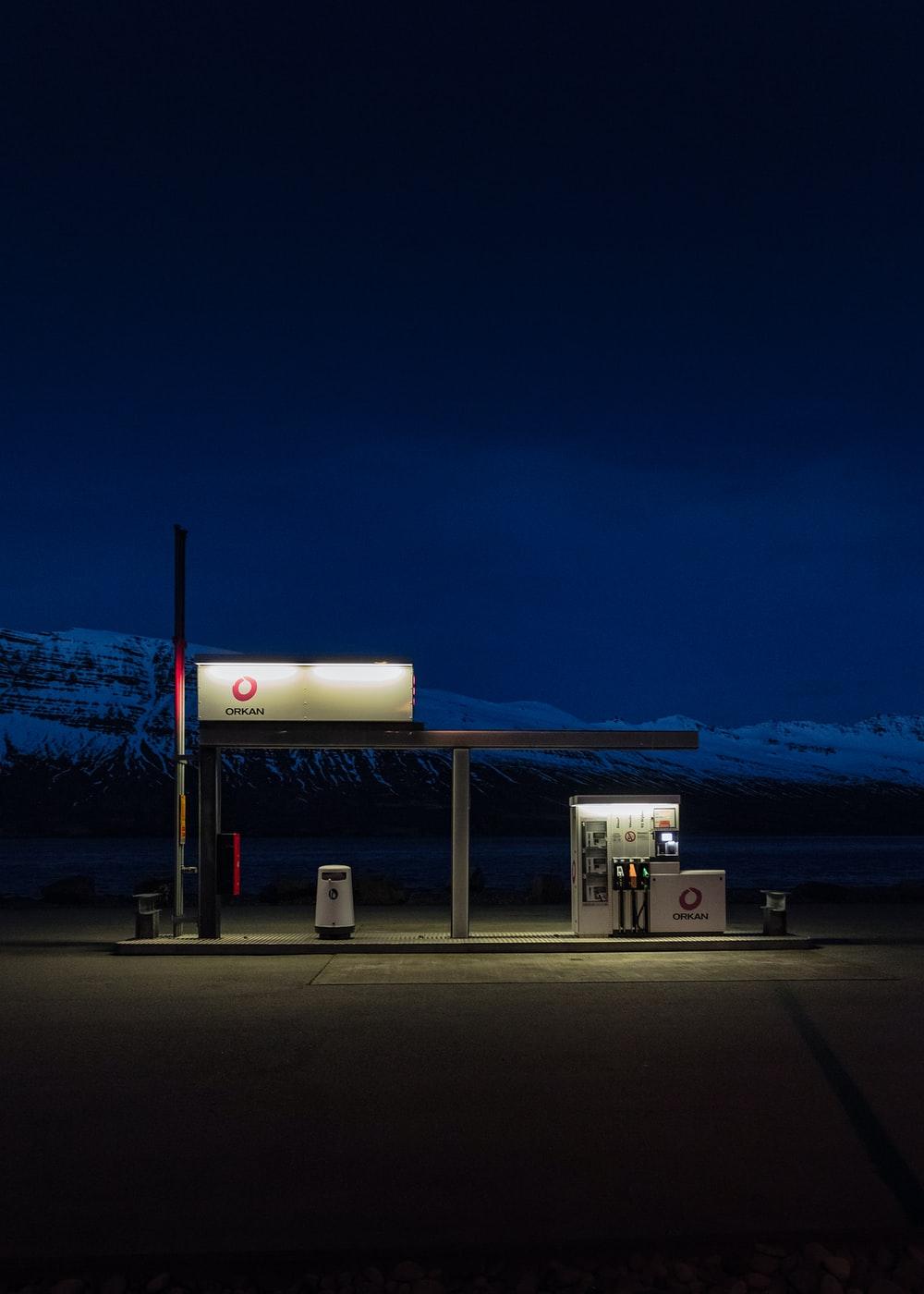 1000x1400 Gas Station Night Picture. Download Free Image