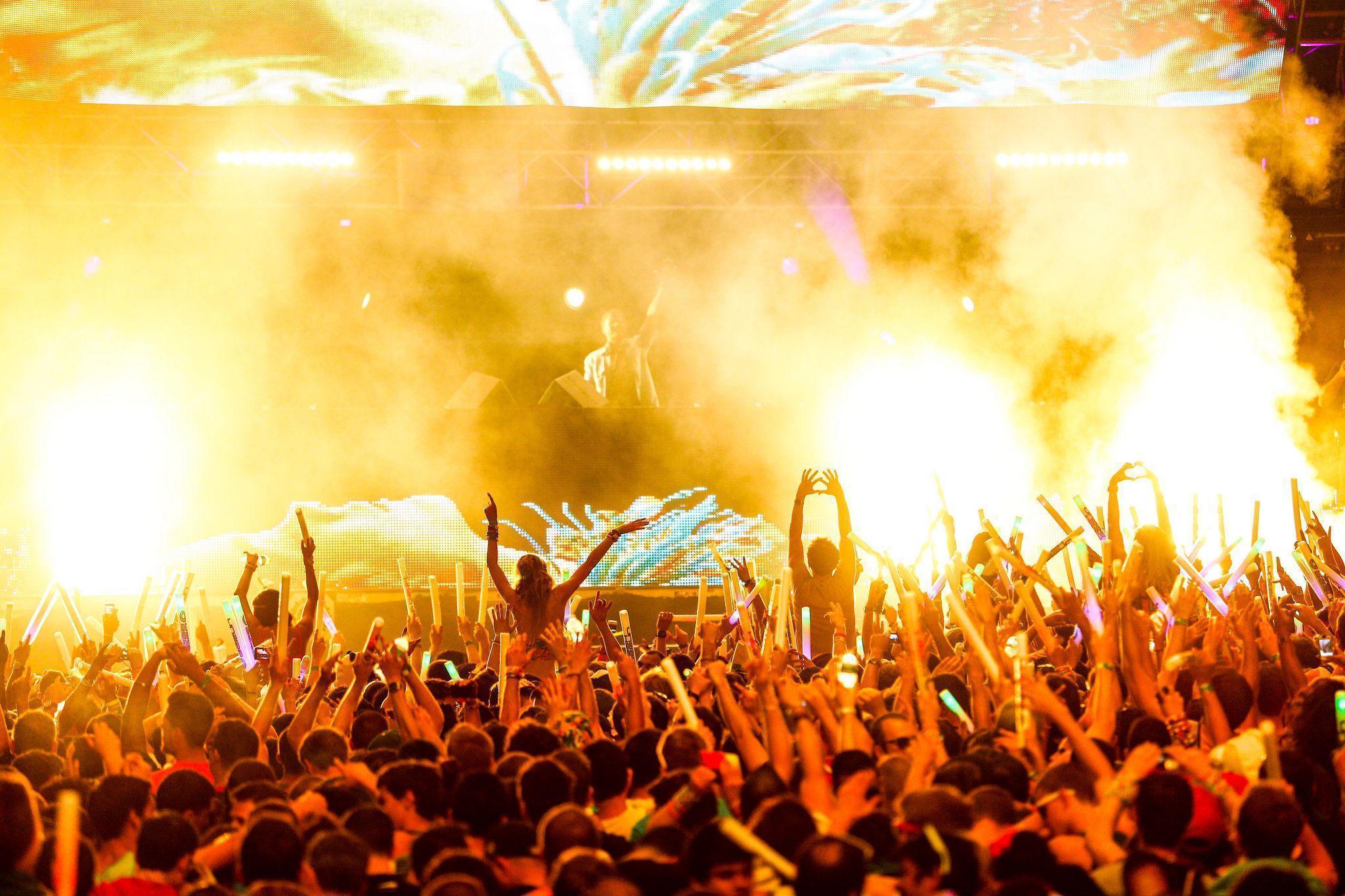 2048x1365 Festival Desktop Wallpaper